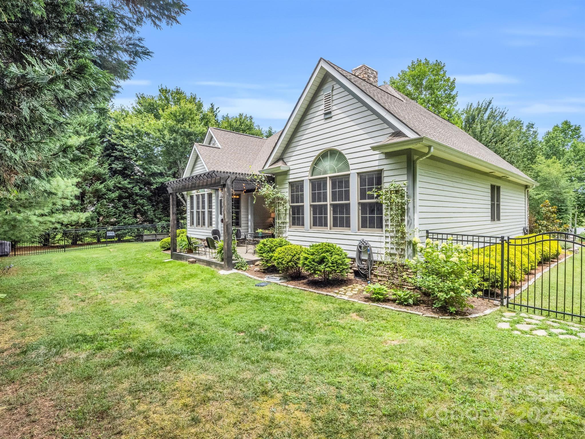 33 Willow Place Circle