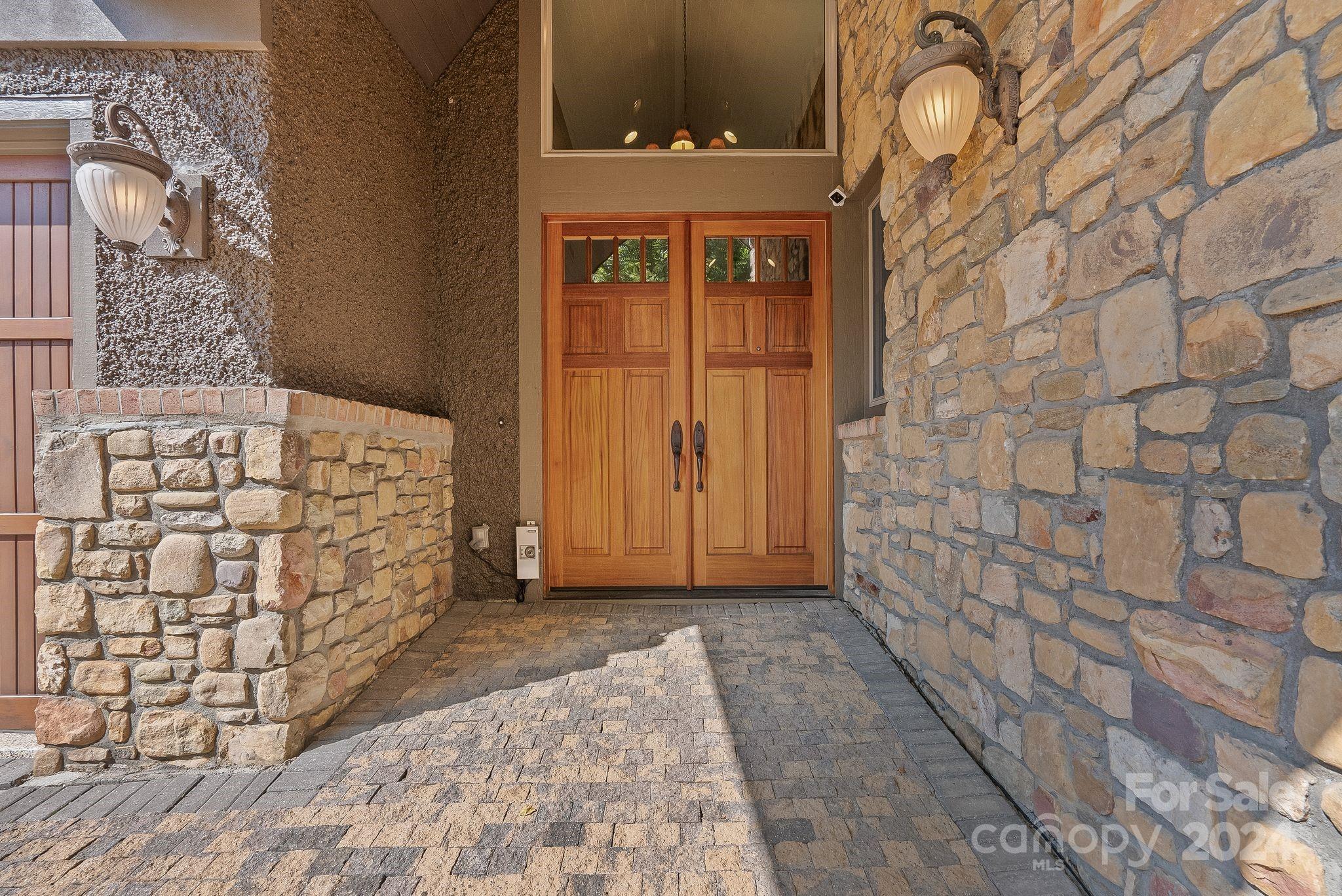11 Point Bluff Drive