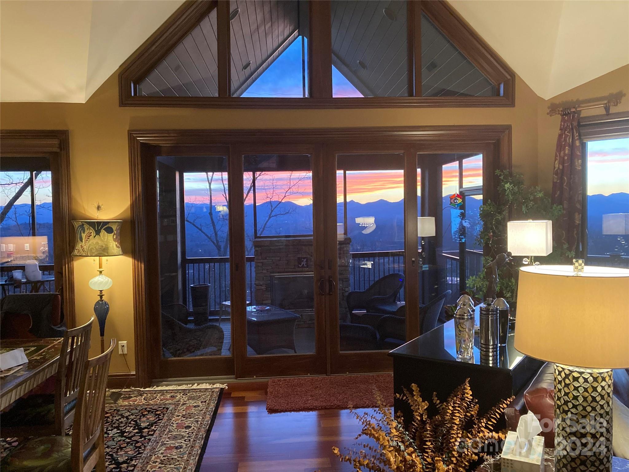 11 Point Bluff Drive