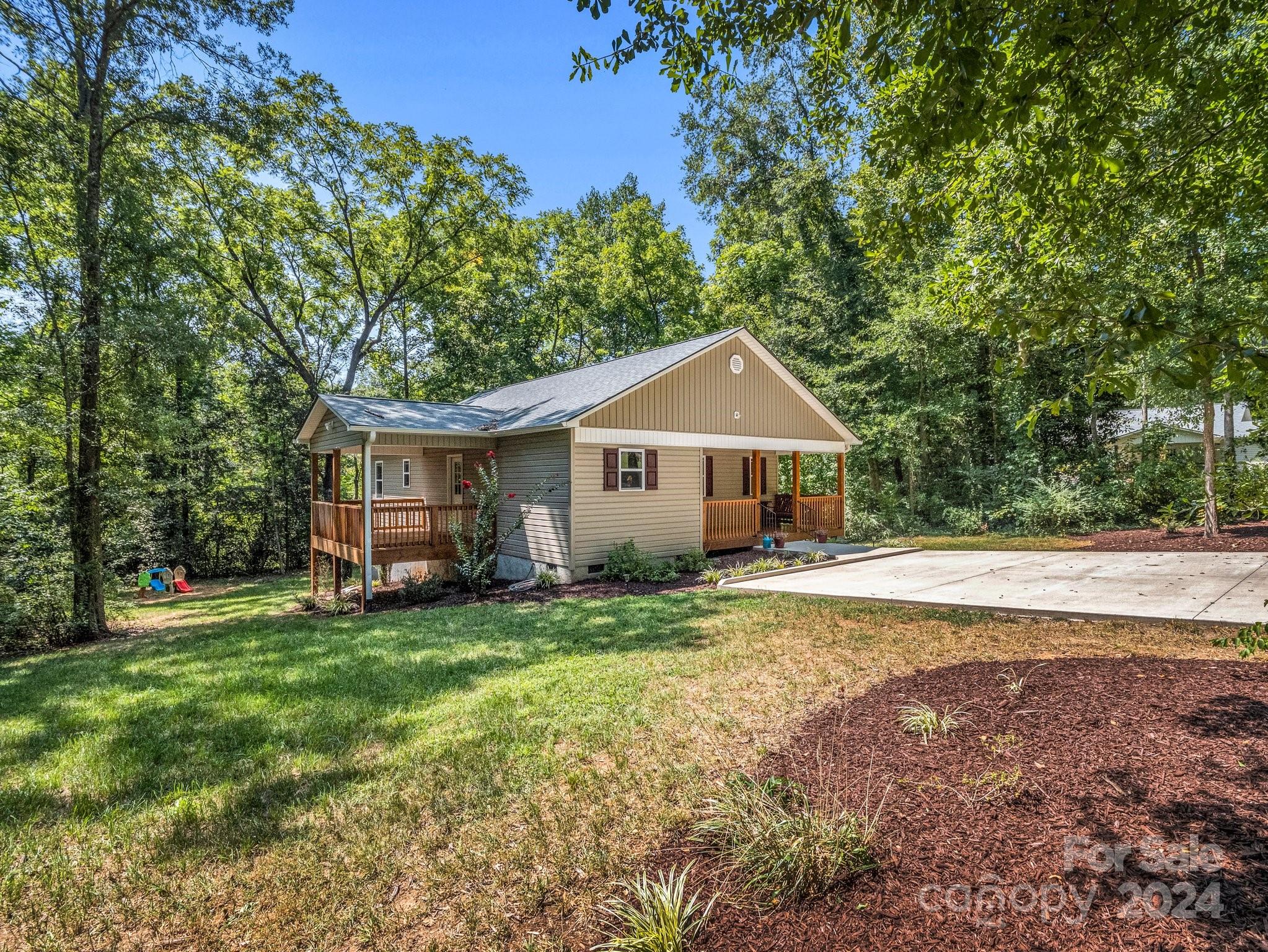 125 Woodland Circle