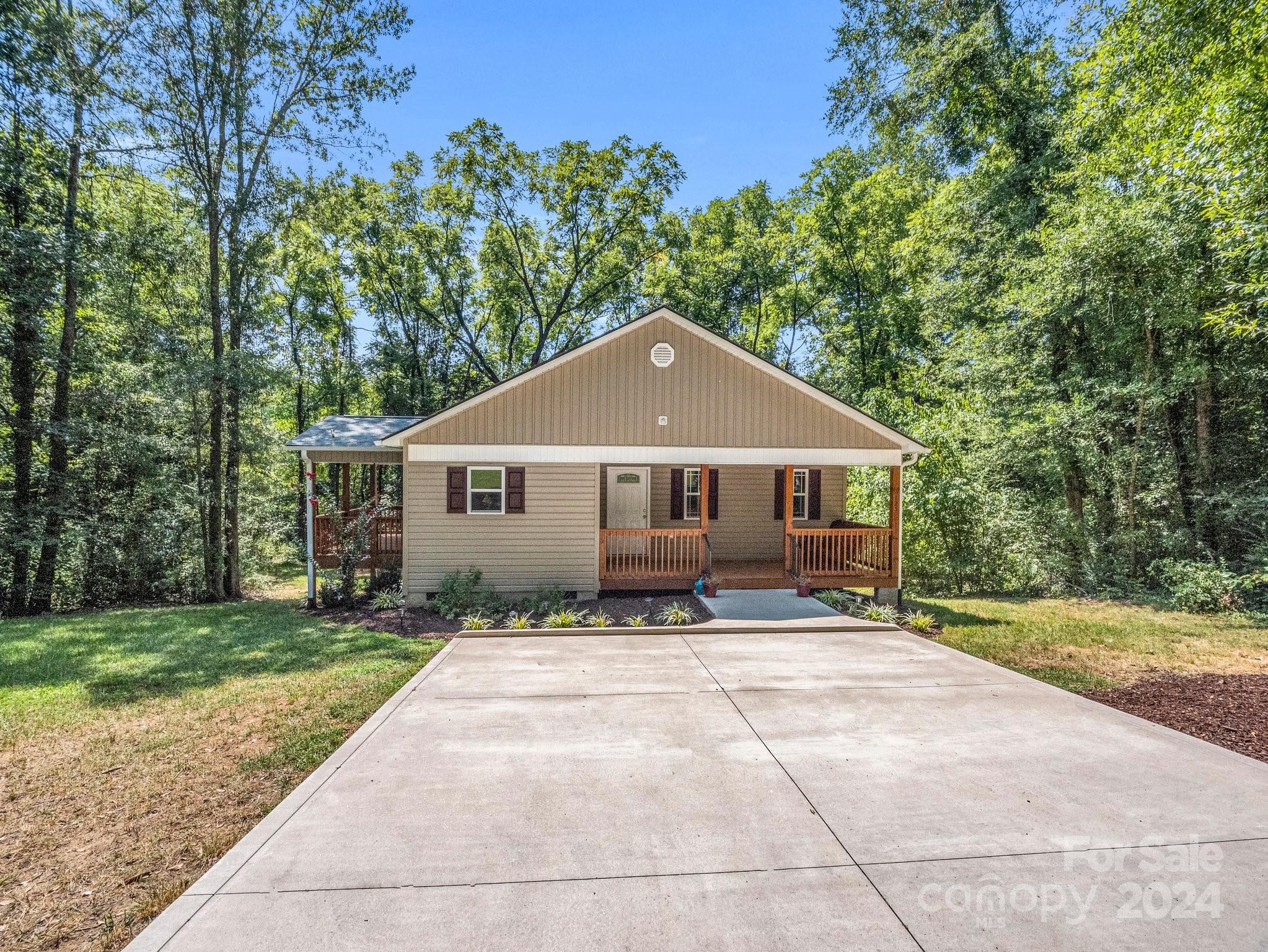 125 Woodland Circle