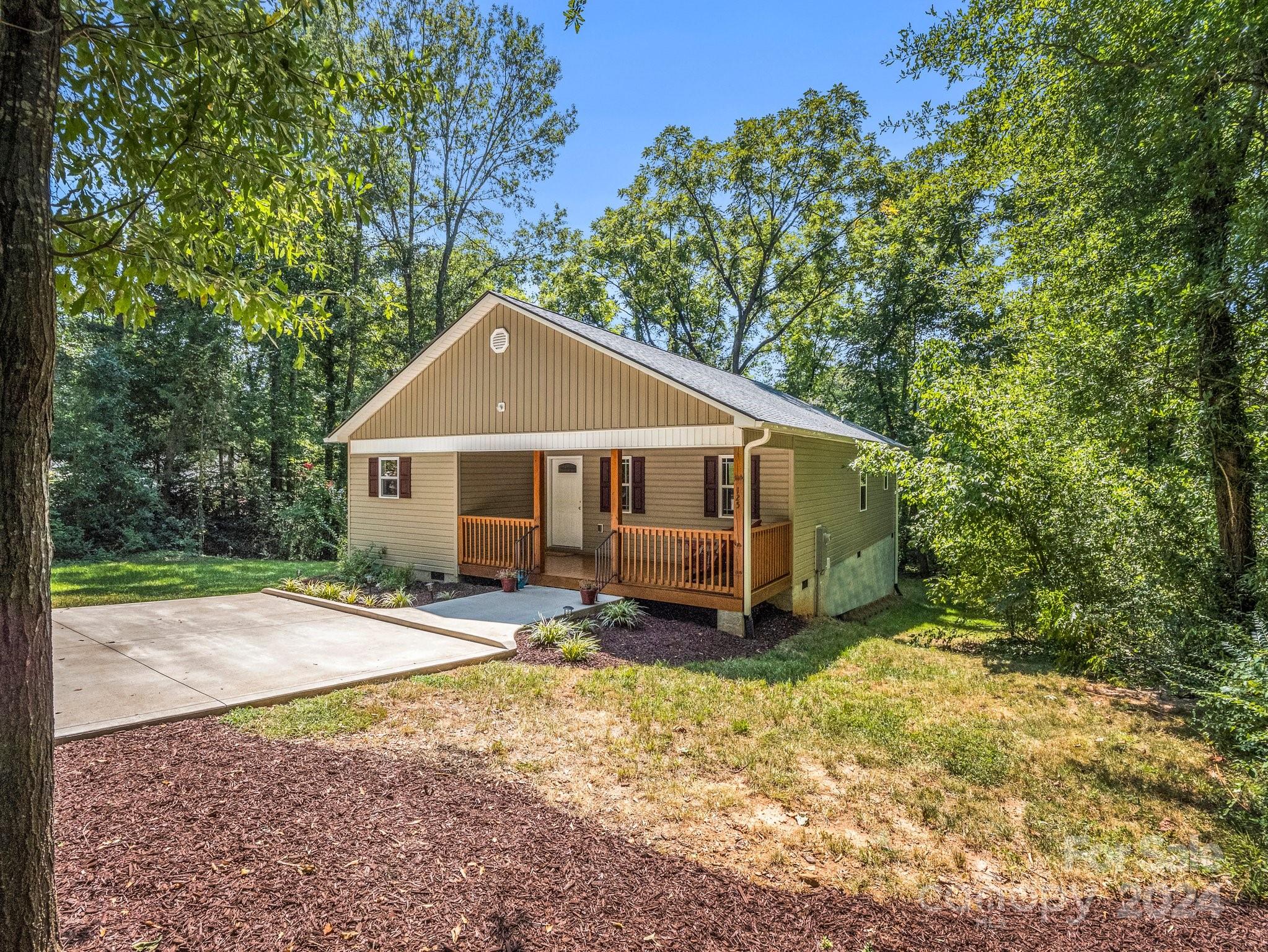 125 Woodland Circle