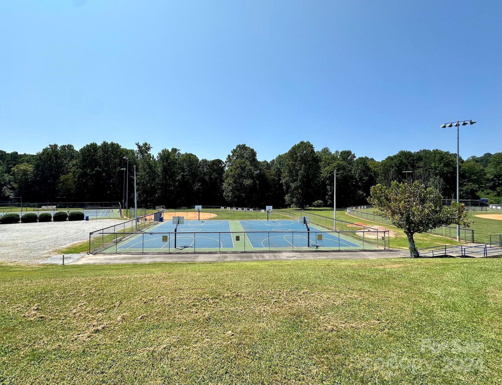 125 Woodland Circle