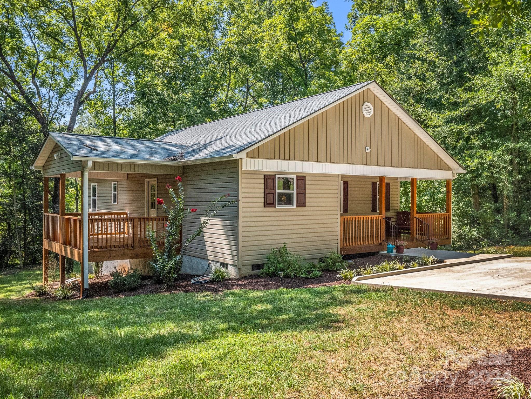 125 Woodland Circle