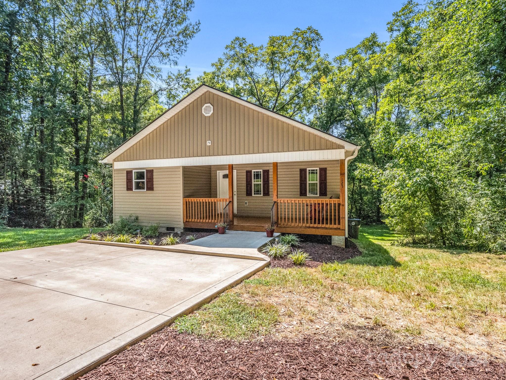 125 Woodland Circle