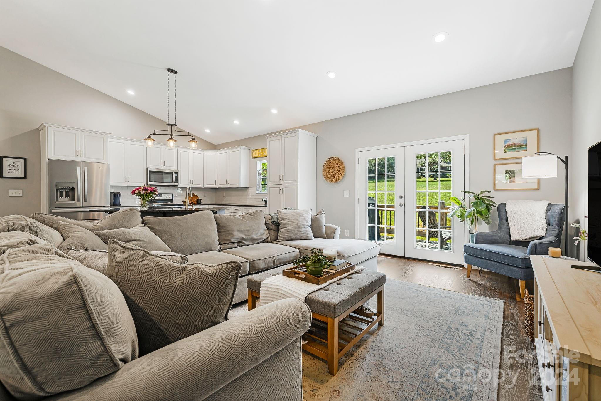 6 Bowling Green Lane