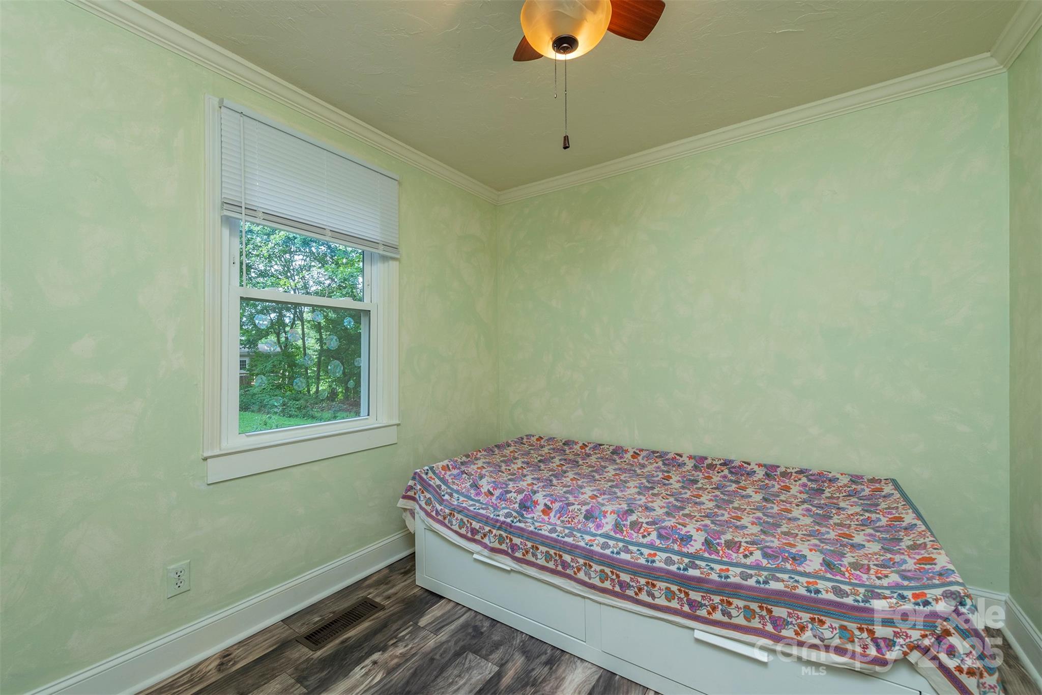 25 Glenview Place
