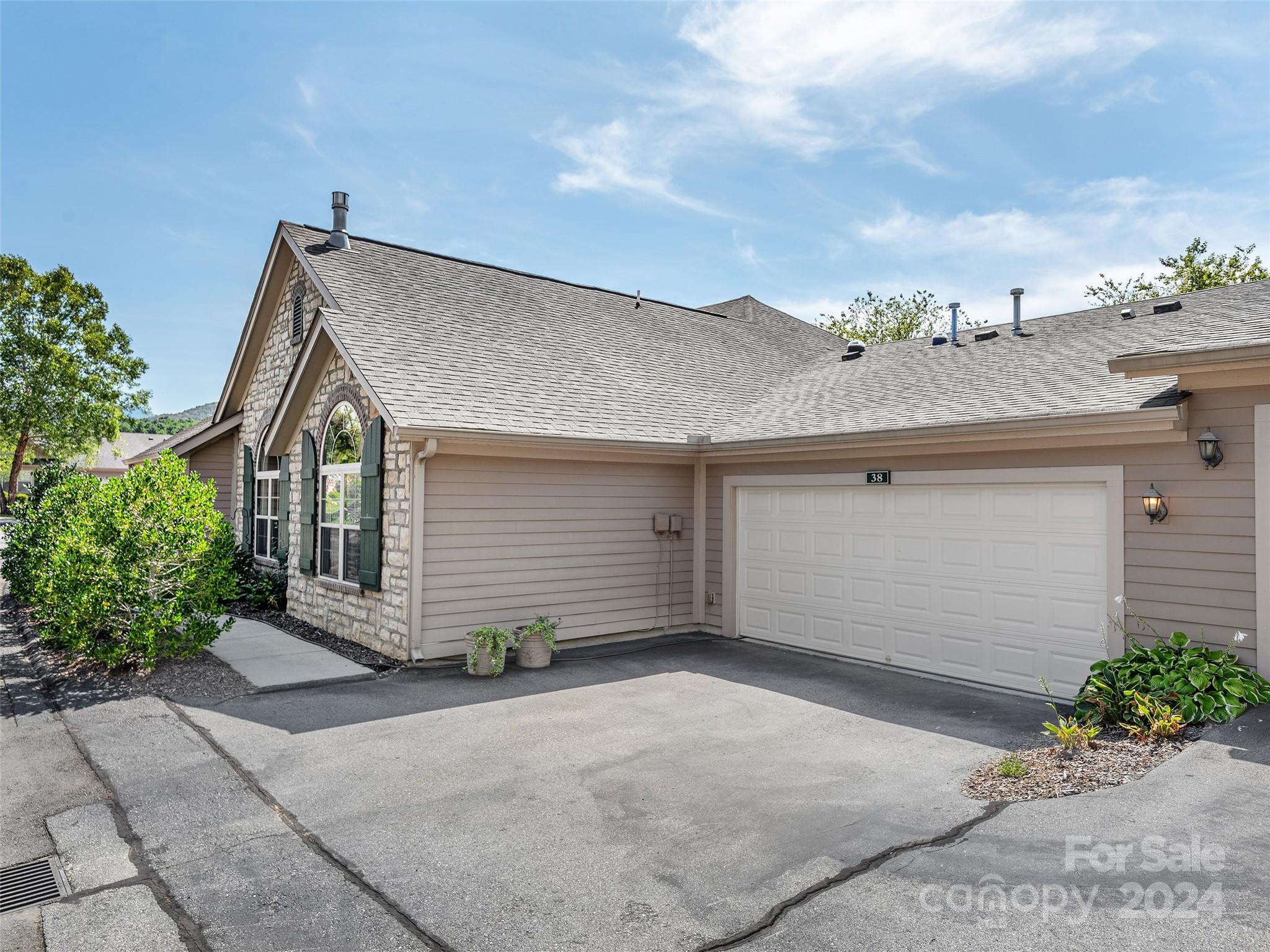 38 Mountain Meadow Circle