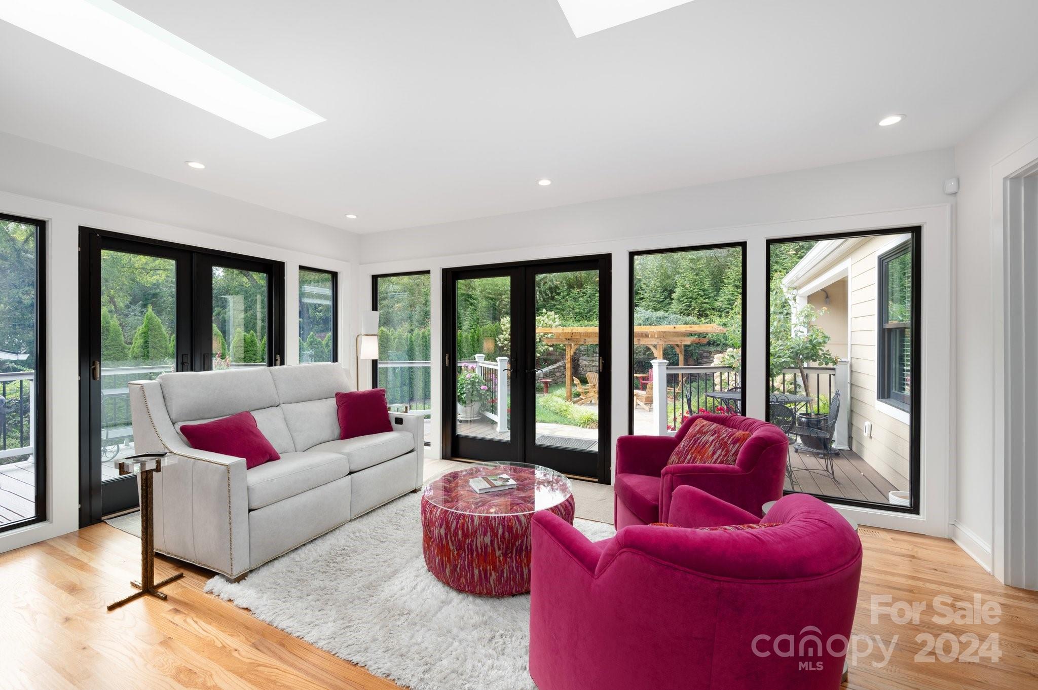 48 S Griffing Boulevard