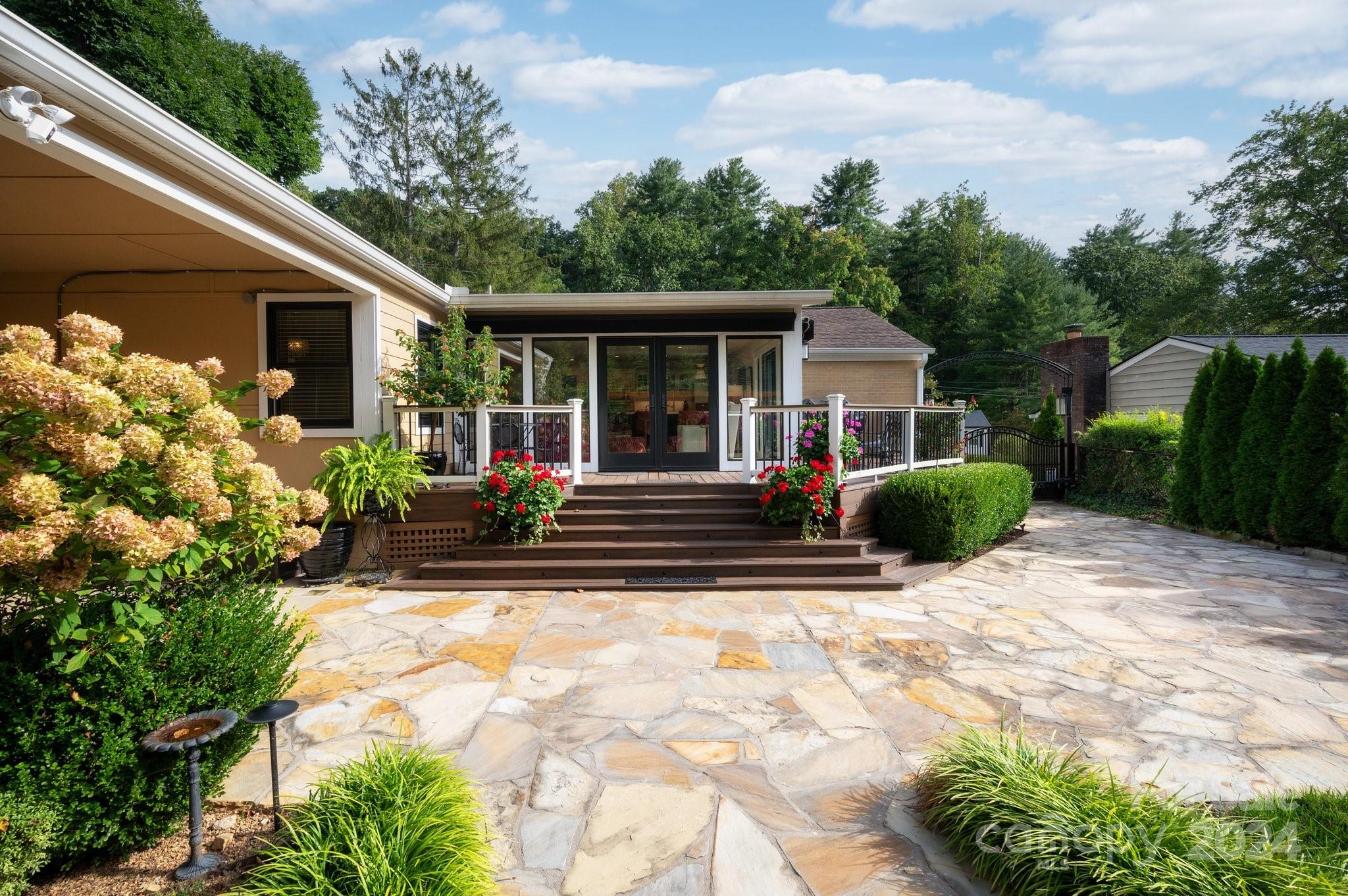 48 S Griffing Boulevard