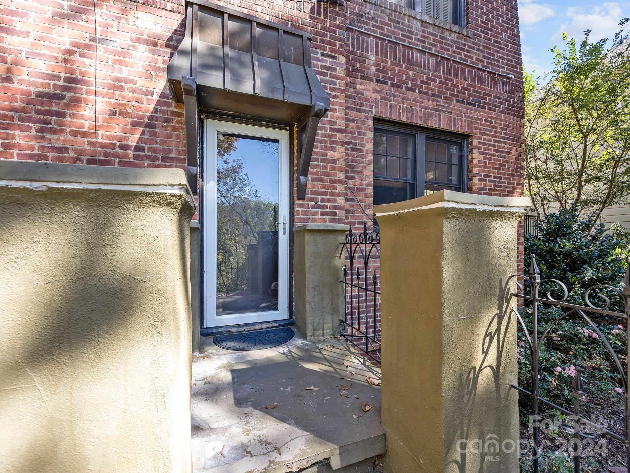 100 Edwin Place