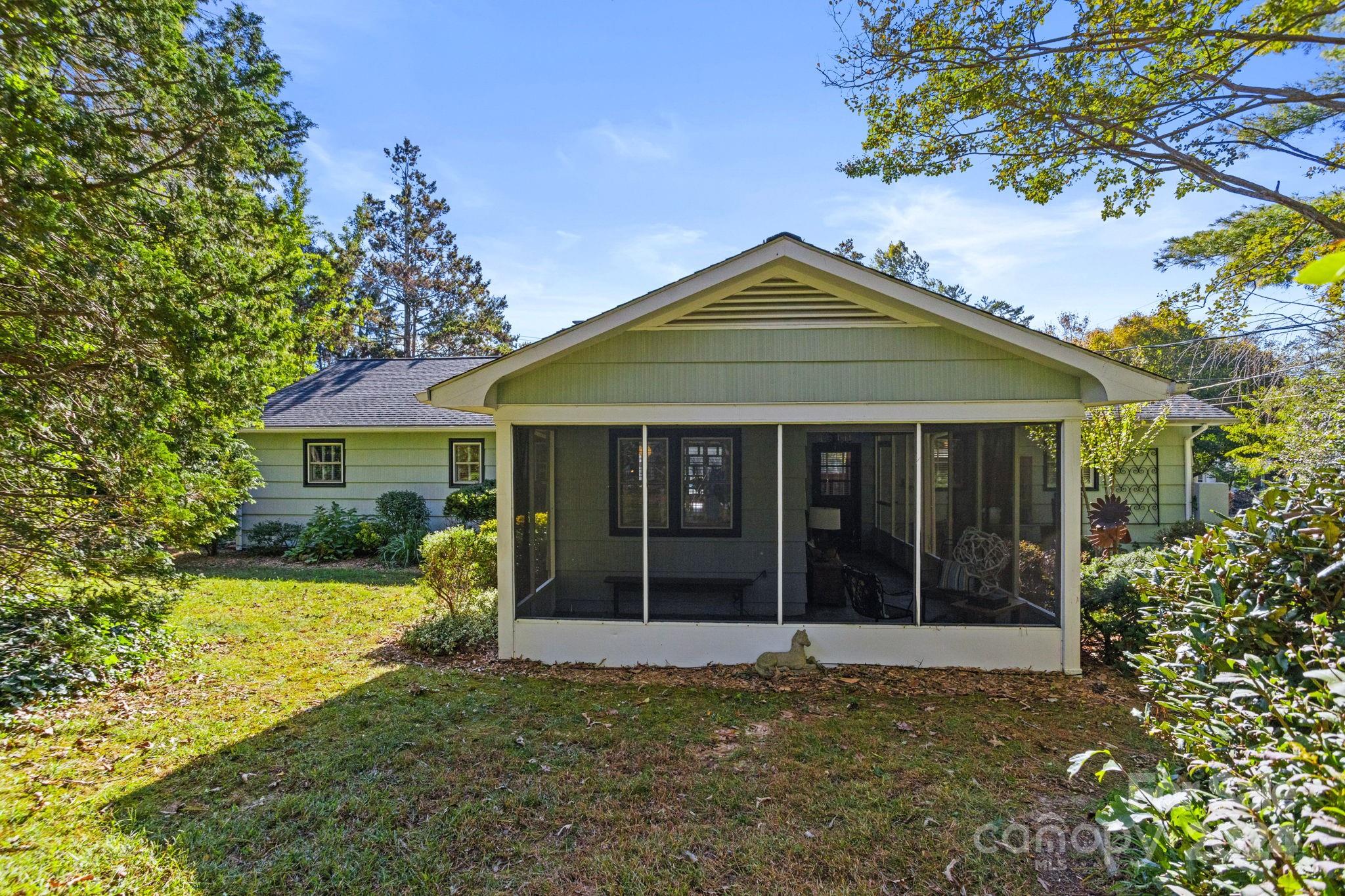 1212 Oakland Street