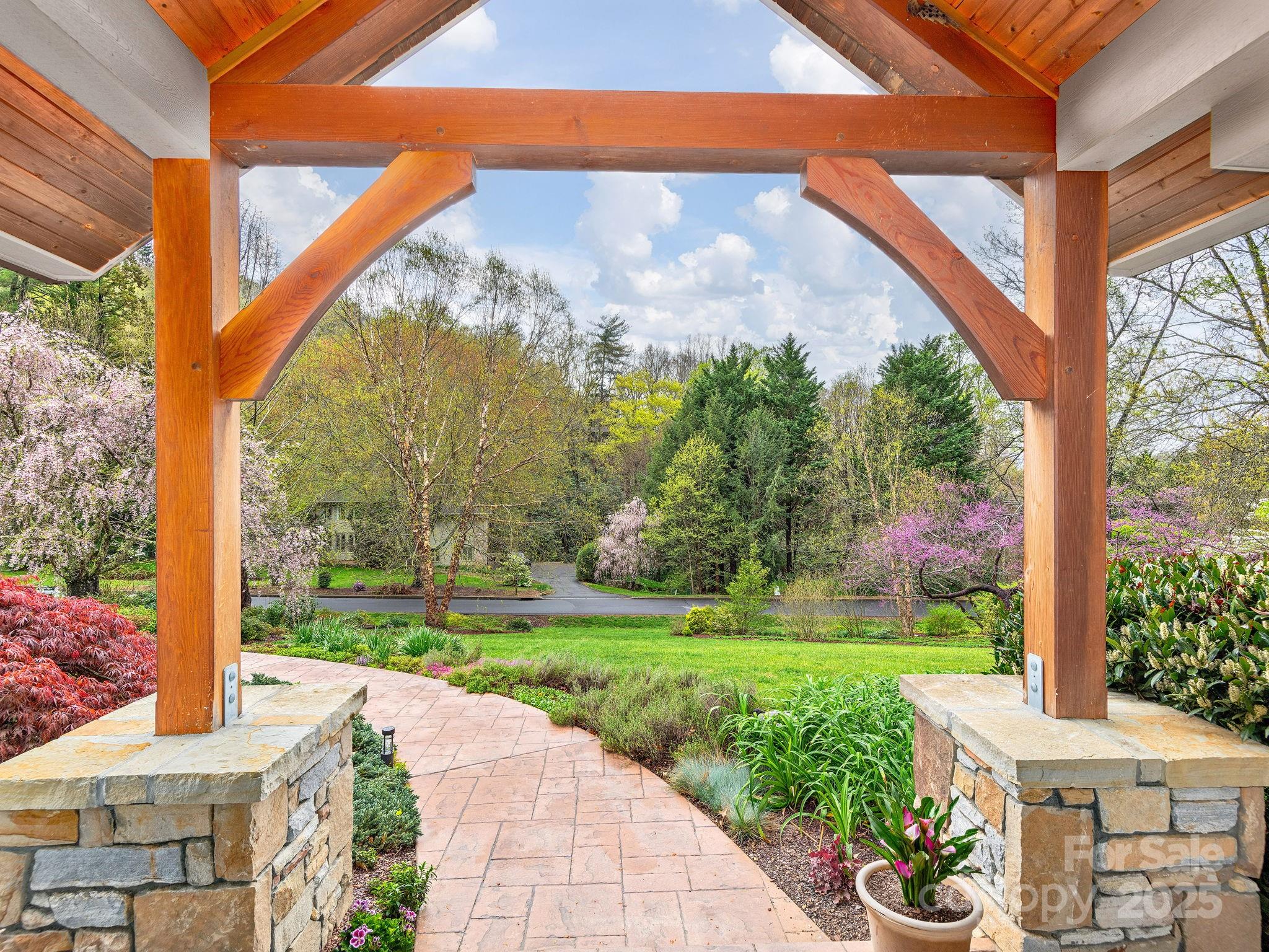 308 E Sondley Drive