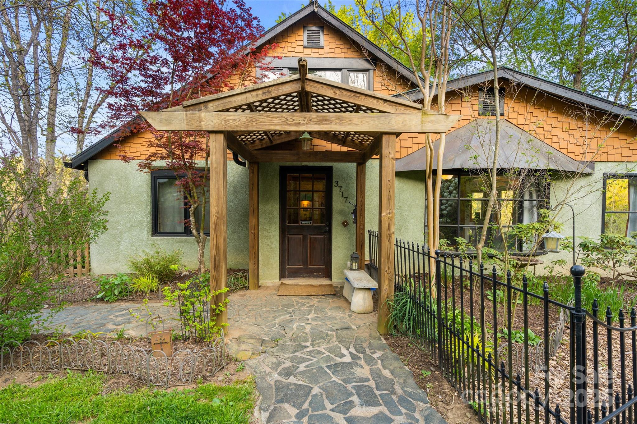 3717 Bend Of Ivy Road