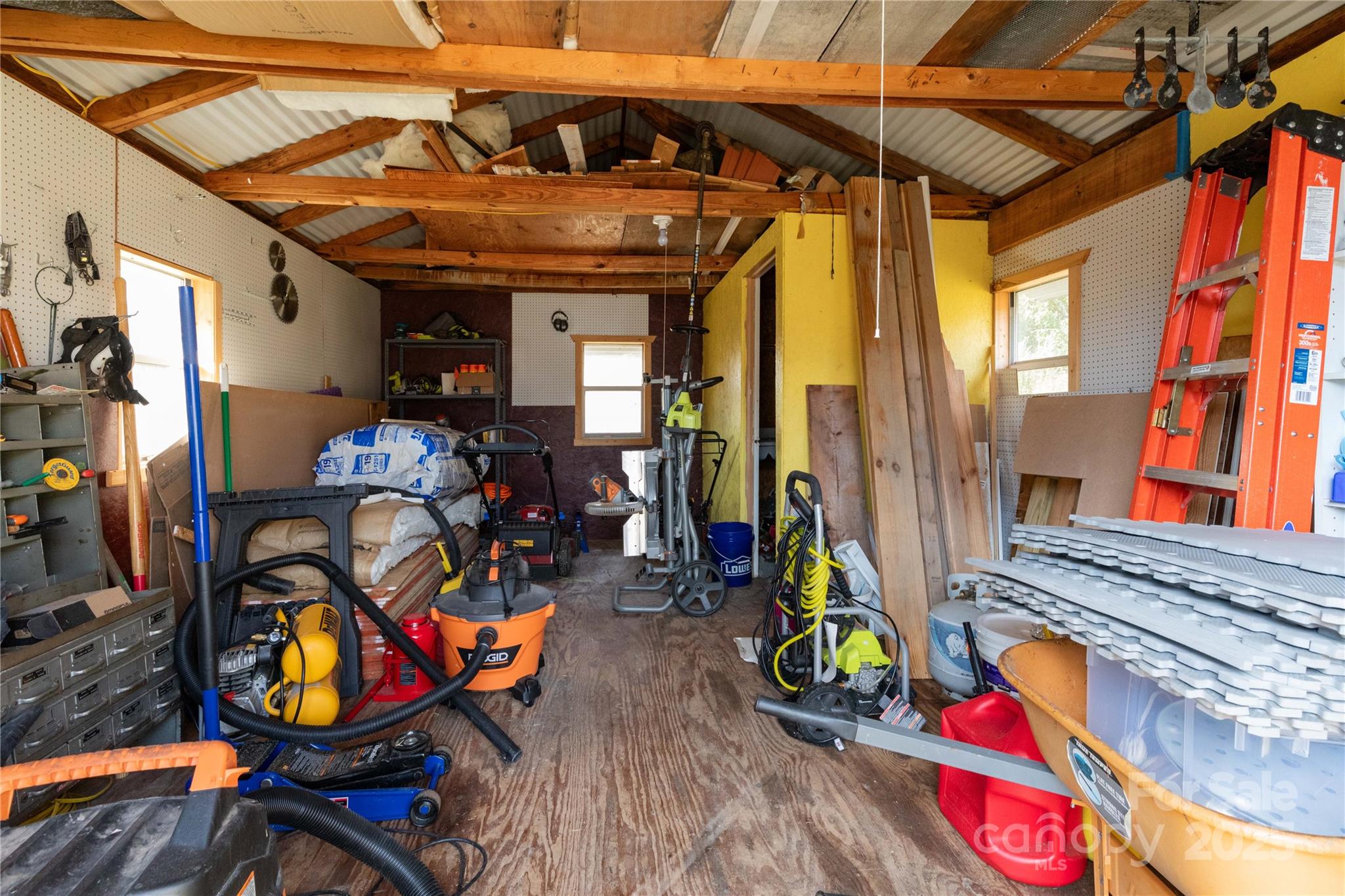 27 Wagon Road