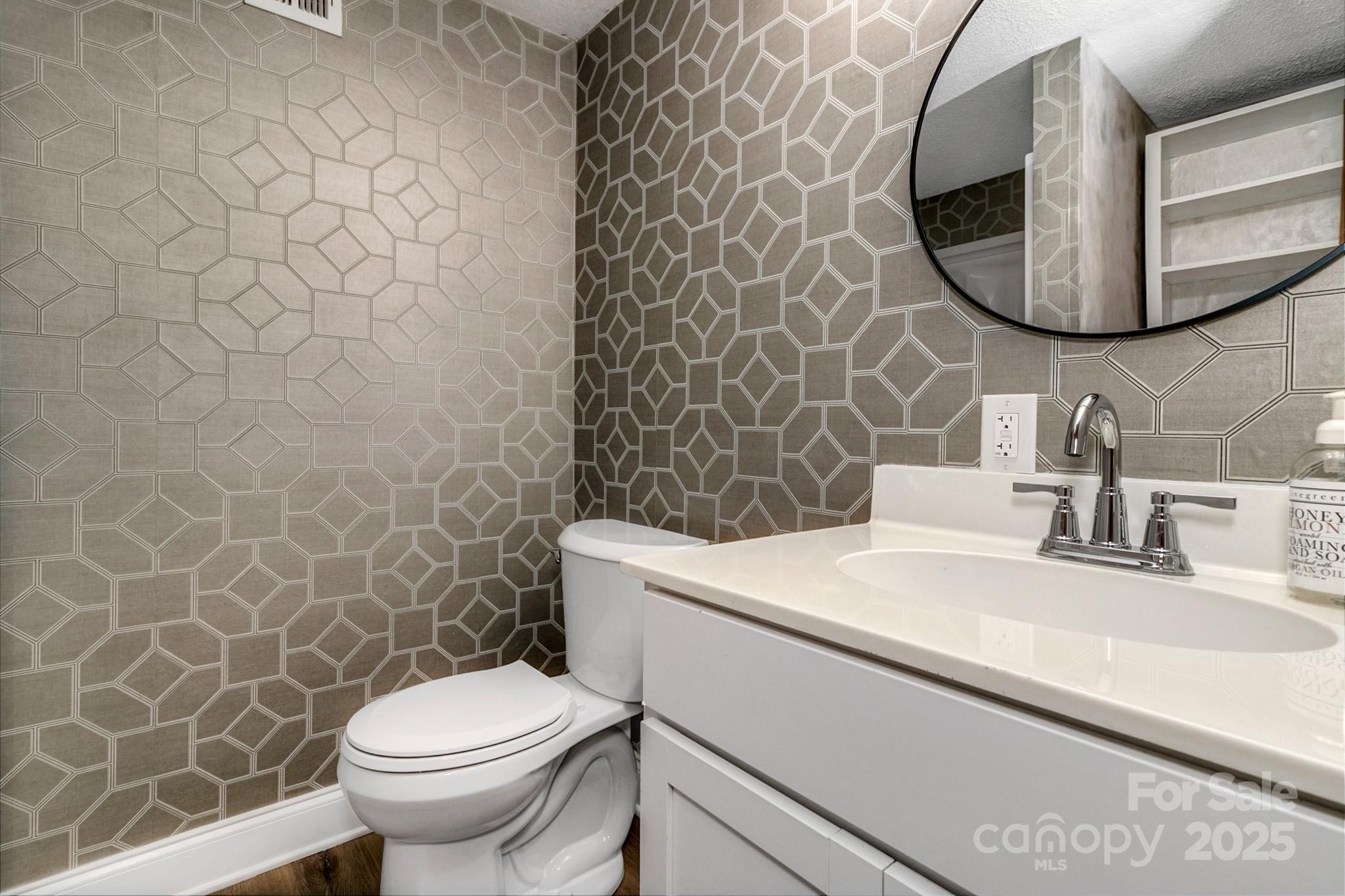 1085 Jenkins Valley Road