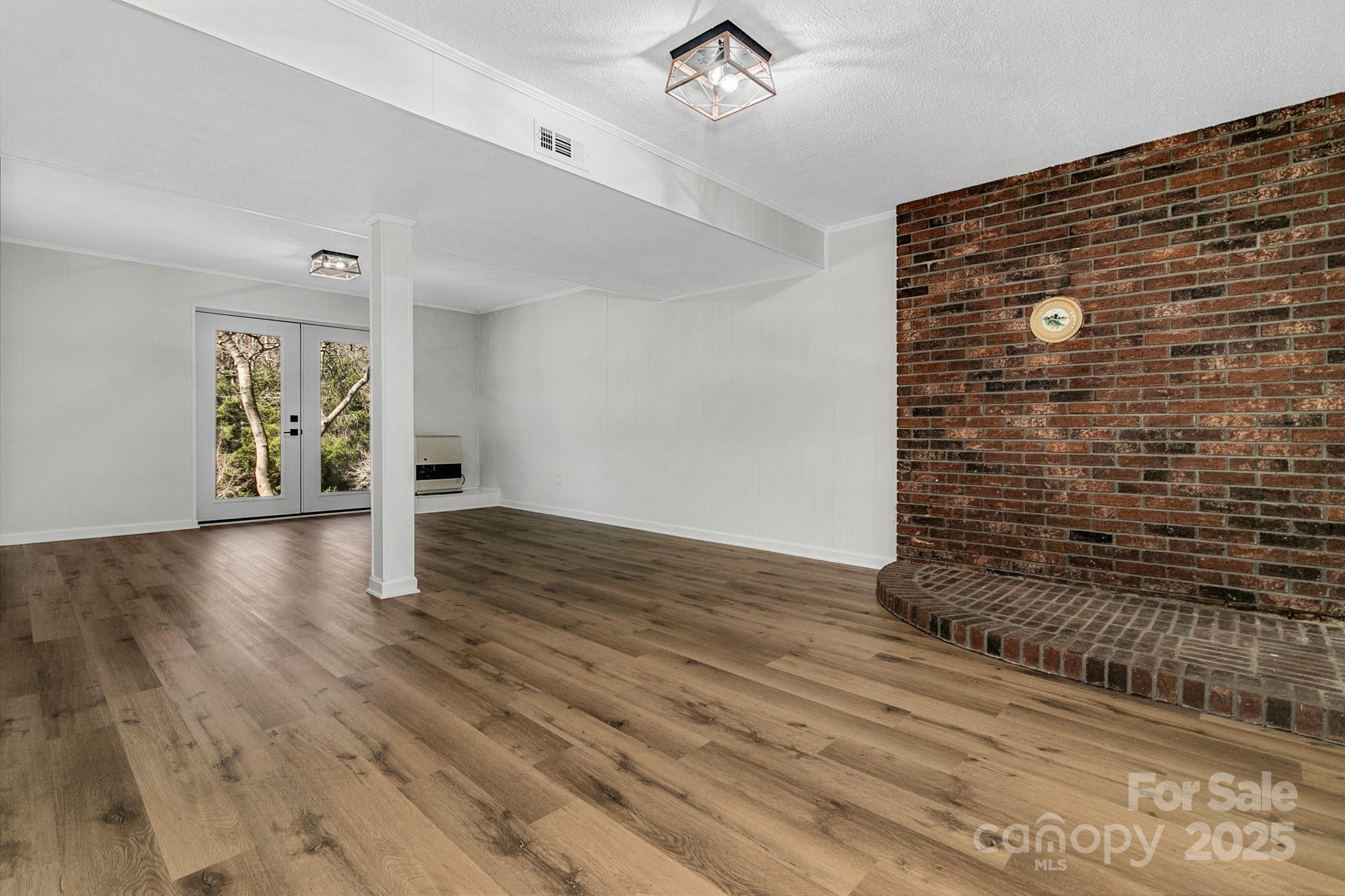 1085 Jenkins Valley Road