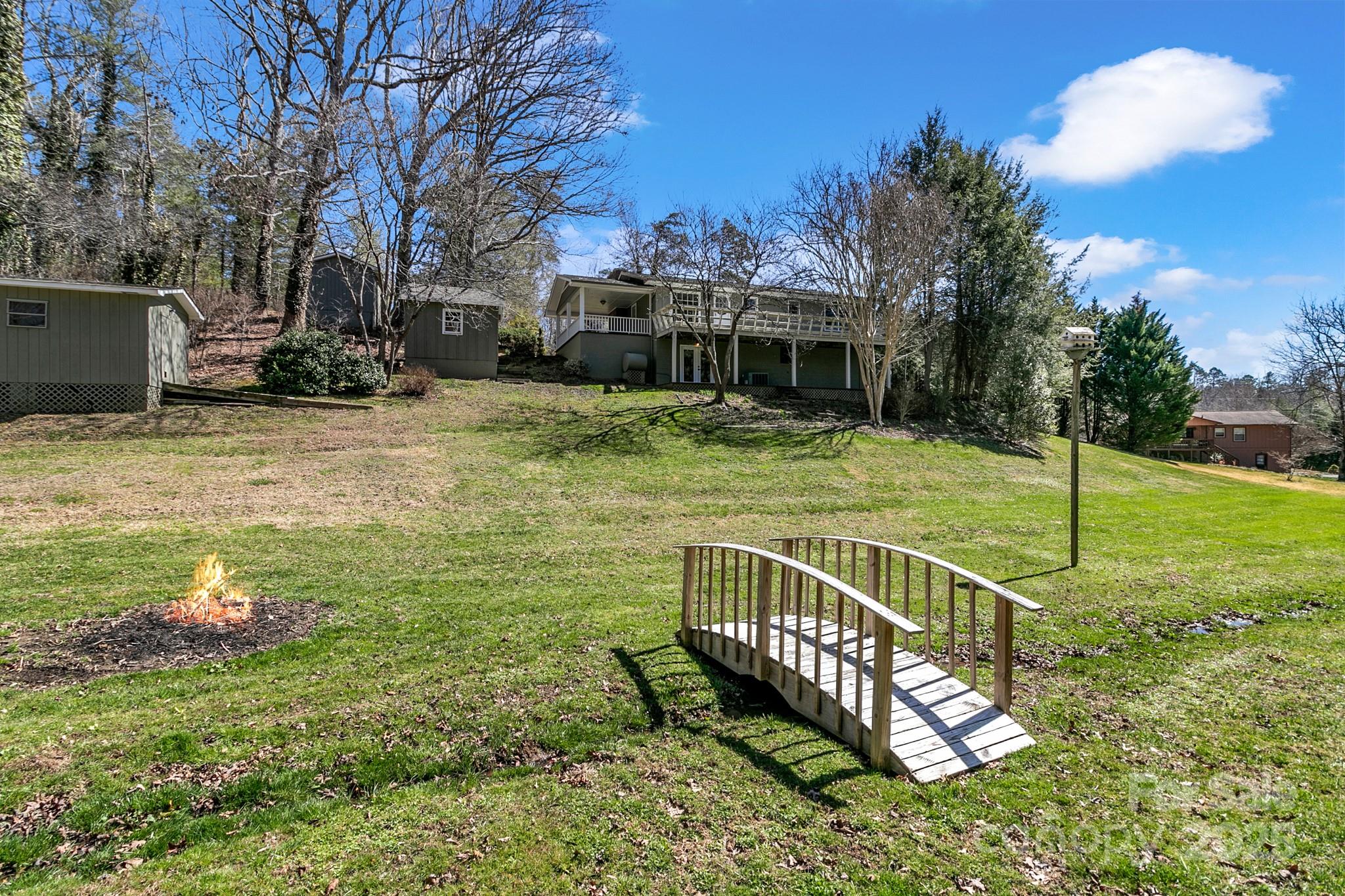 1085 Jenkins Valley Road