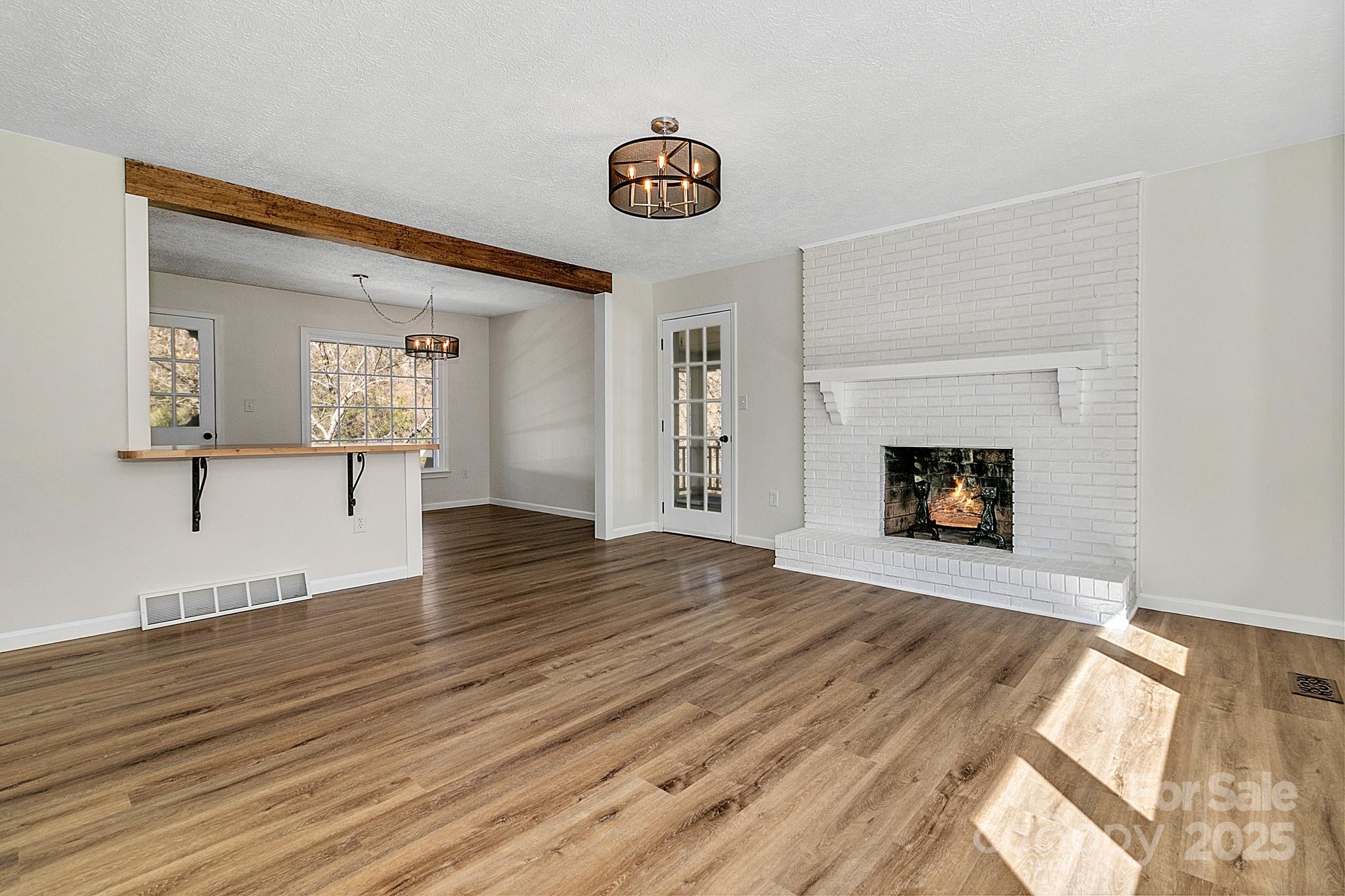 1085 Jenkins Valley Road