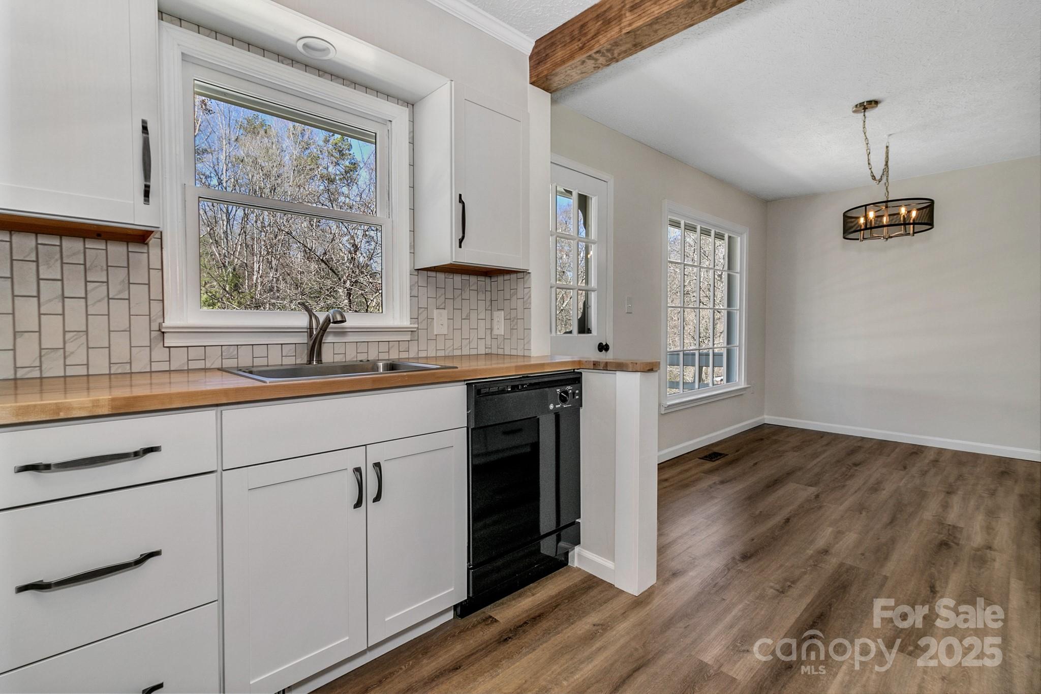 1085 Jenkins Valley Road