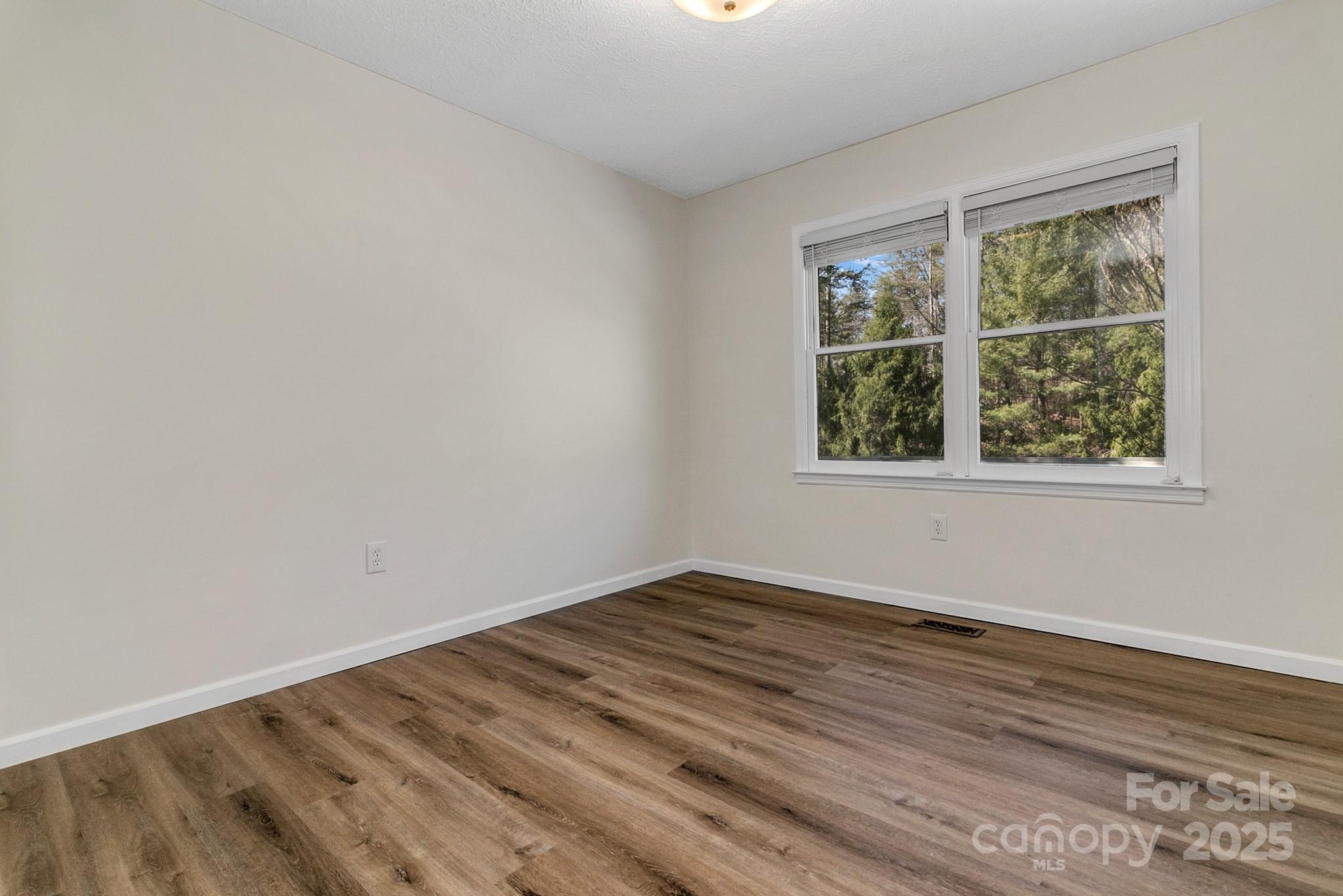 1085 Jenkins Valley Road