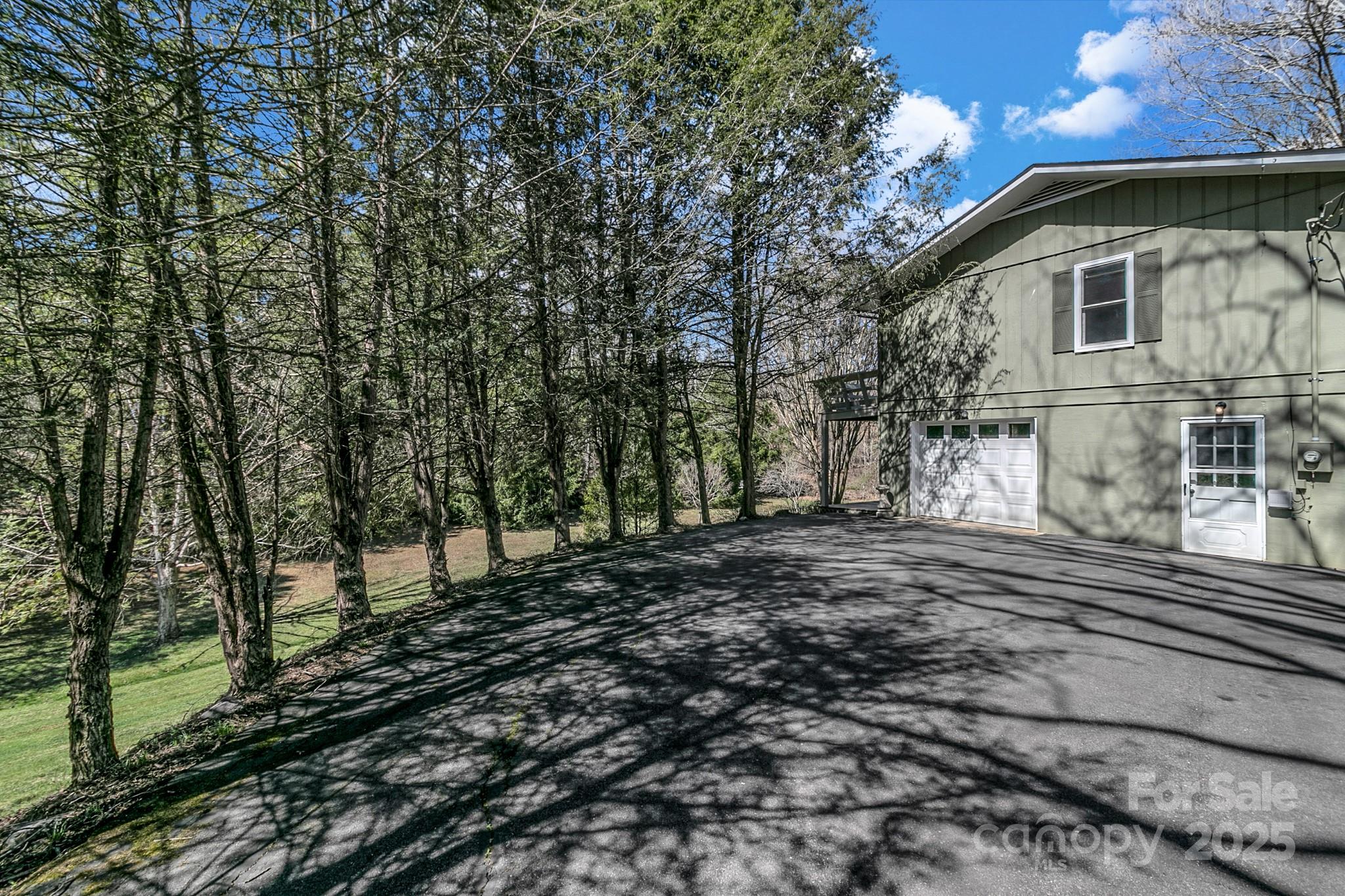 1085 Jenkins Valley Road