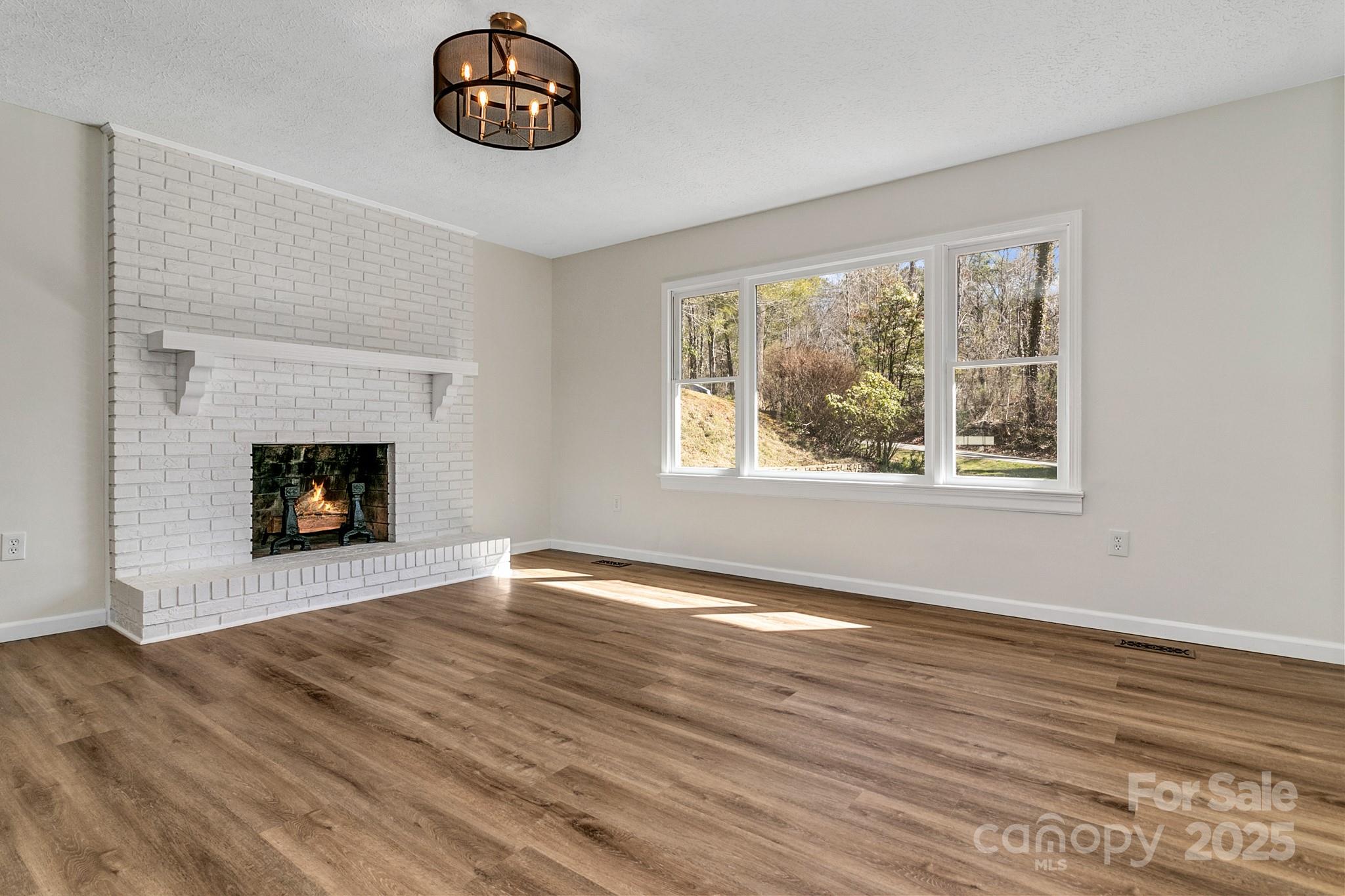 1085 Jenkins Valley Road