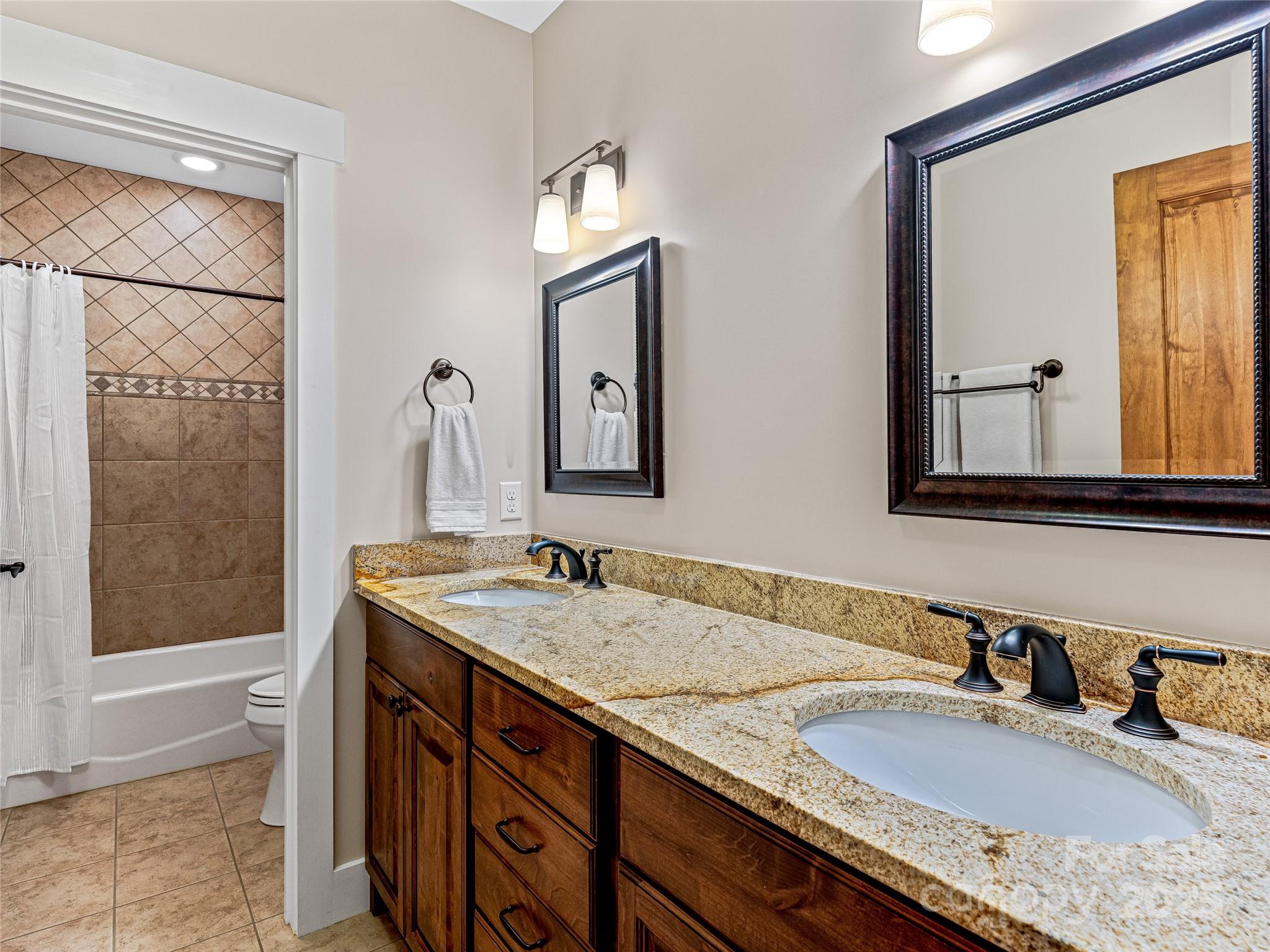 33 & 41 Franklin Trace