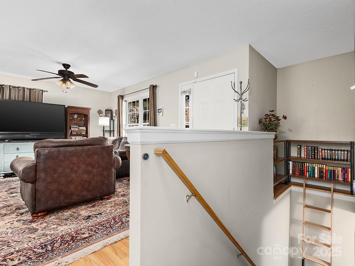 40 Oakcrest Place