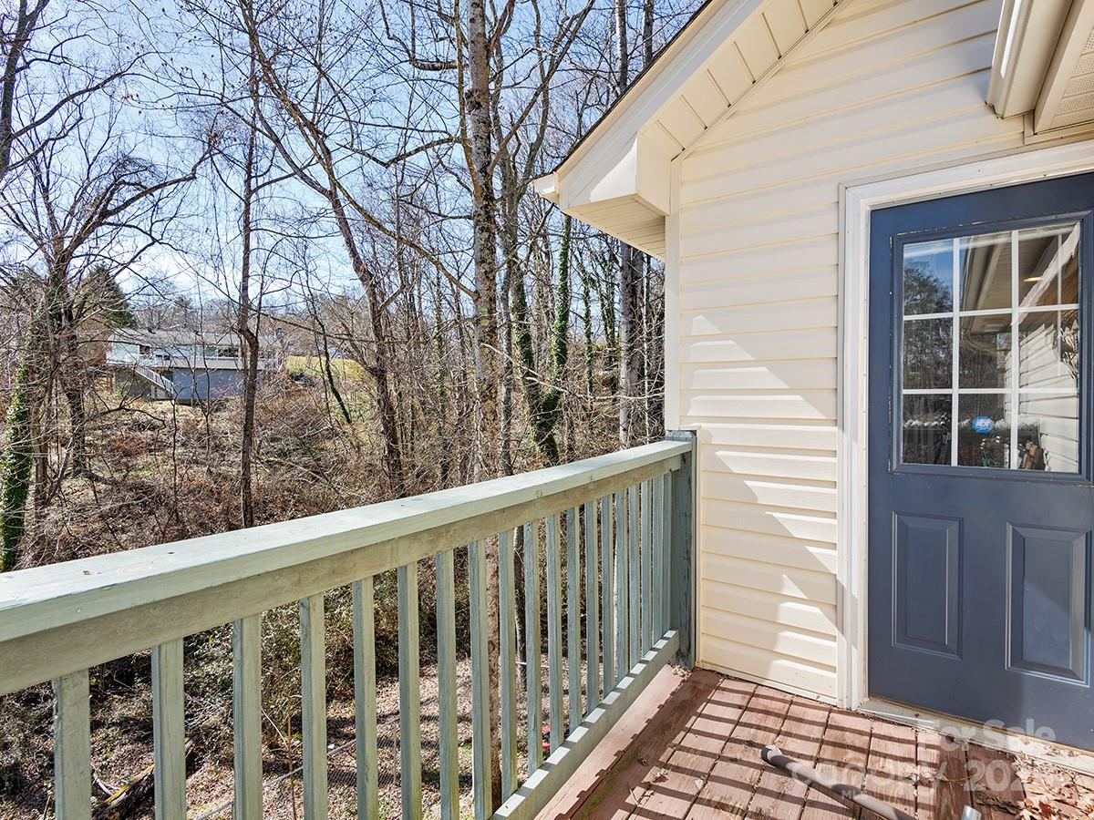40 Oakcrest Place