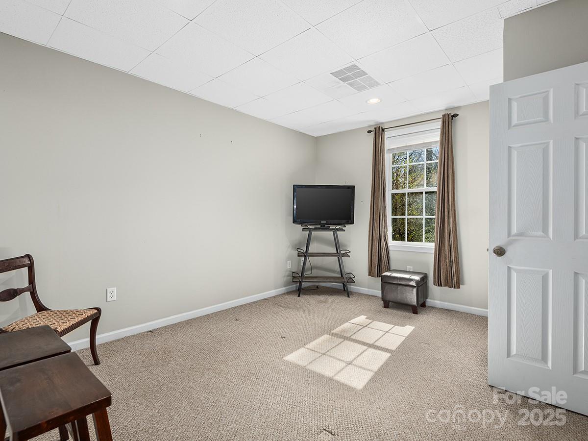 40 Oakcrest Place