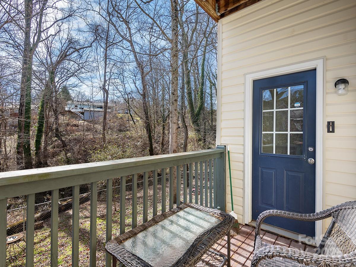 40 Oakcrest Place