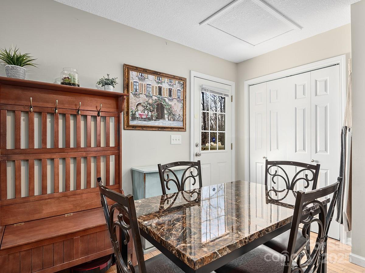 40 Oakcrest Place