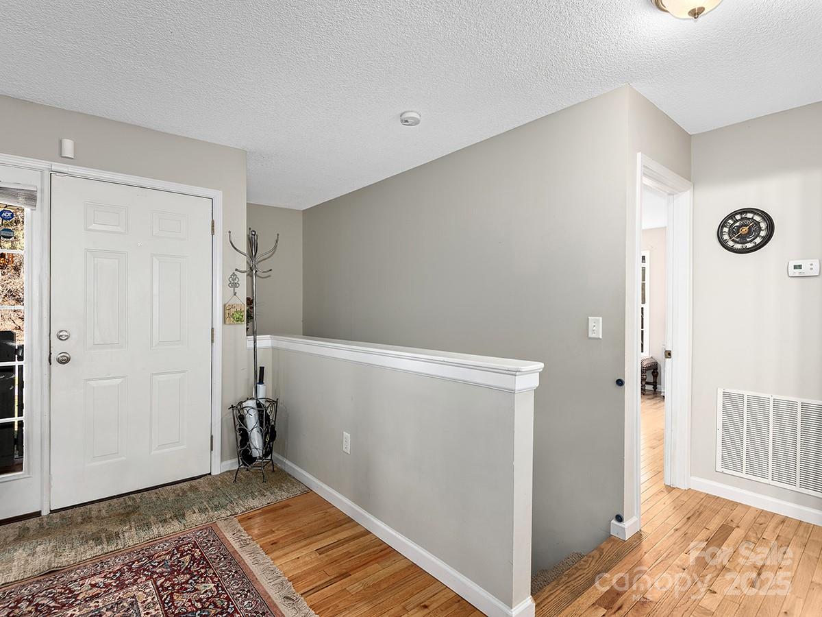 40 Oakcrest Place