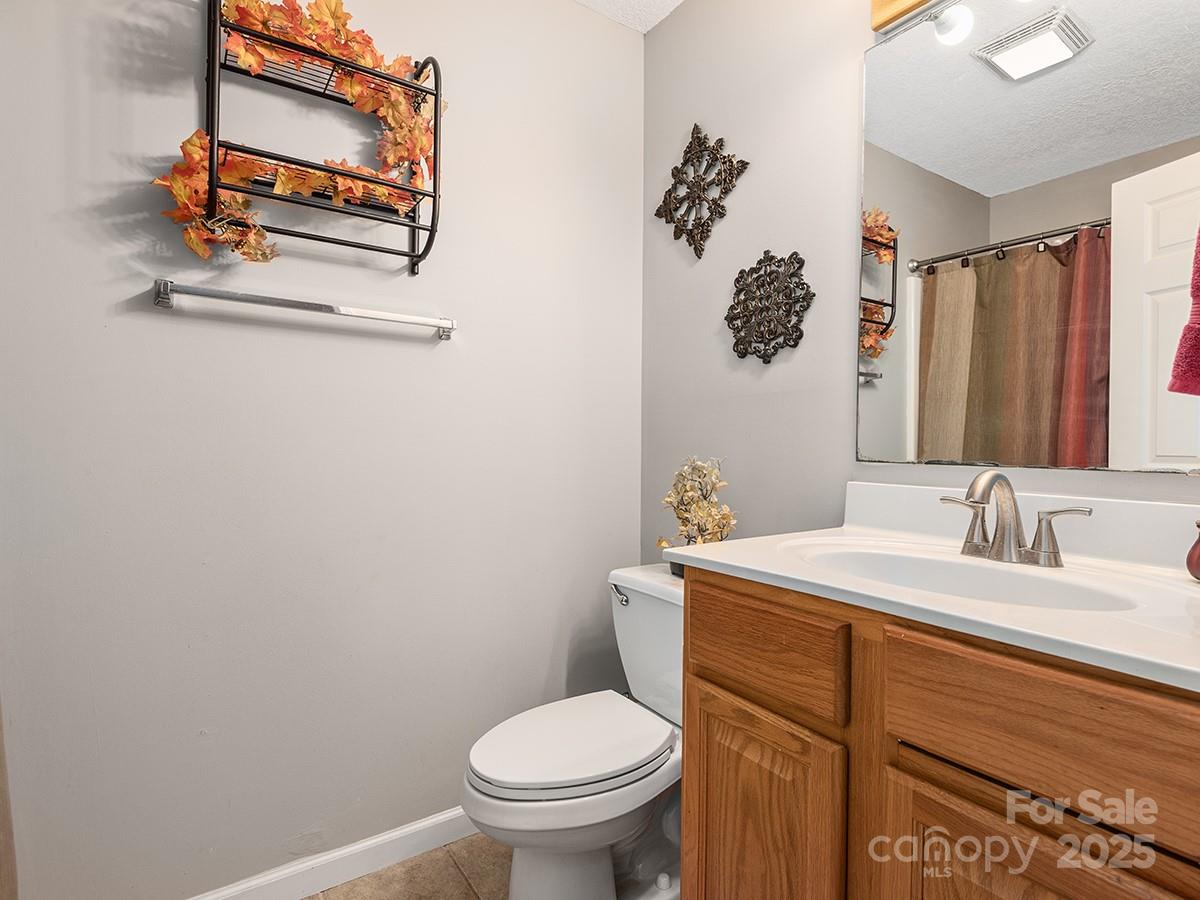 40 Oakcrest Place