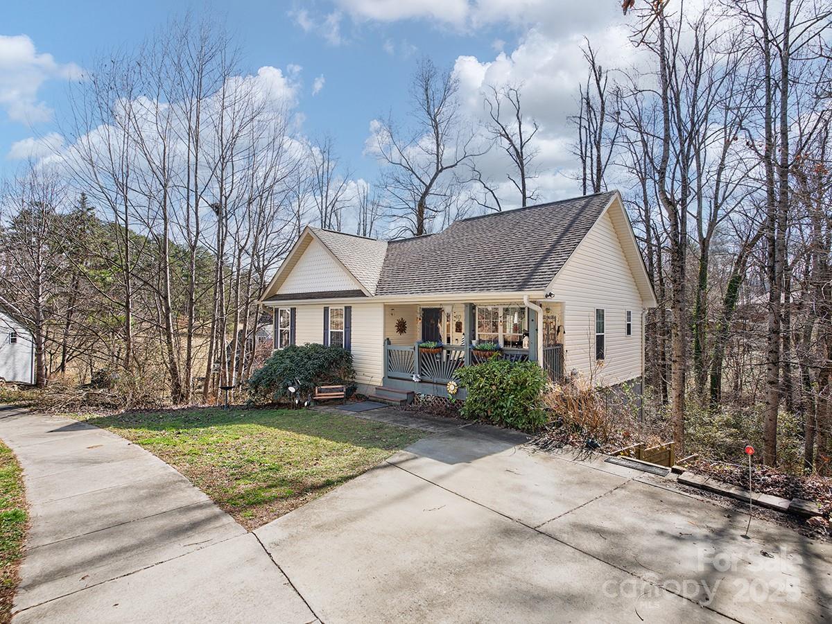 40 Oakcrest Place
