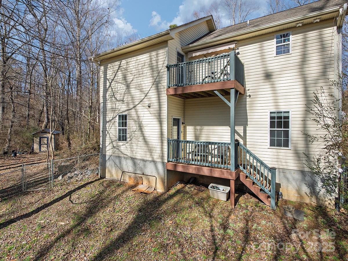 40 Oakcrest Place