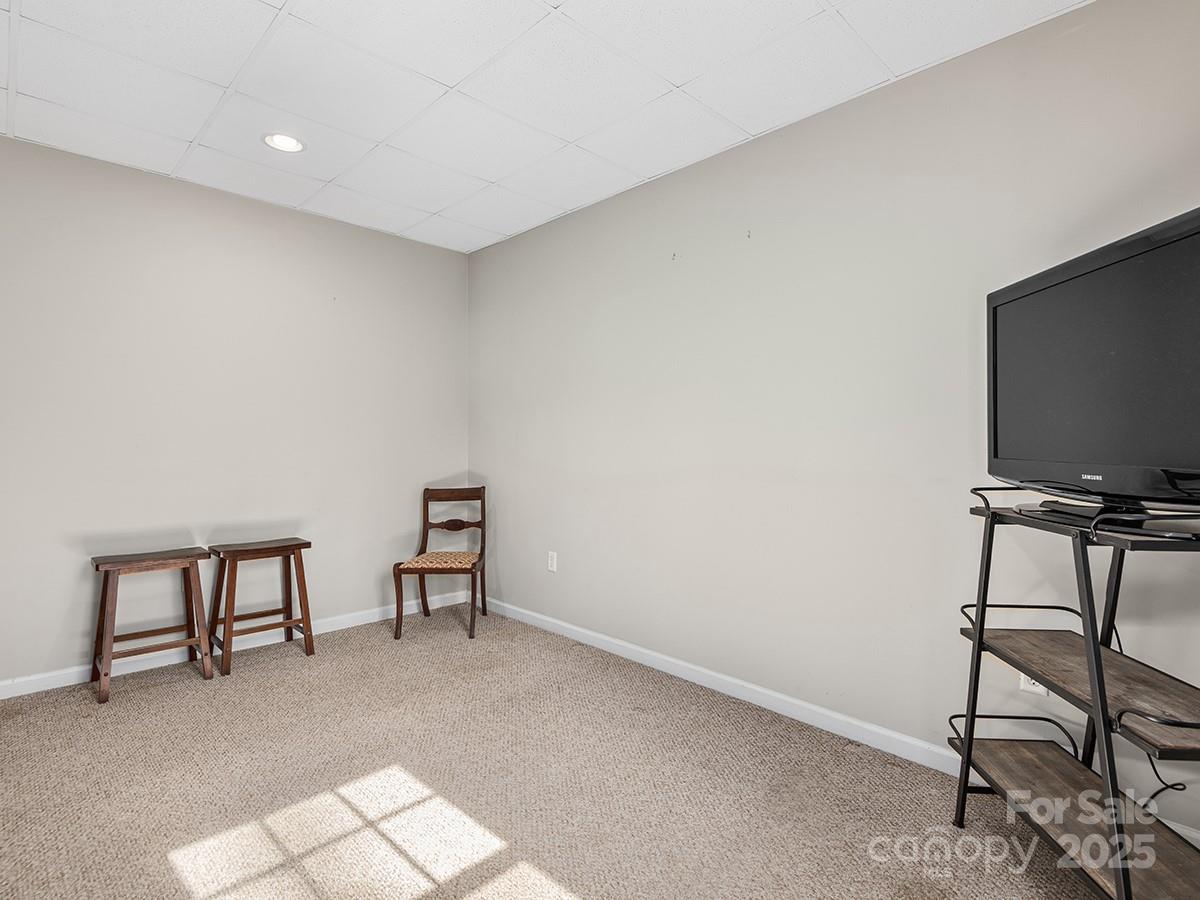 40 Oakcrest Place