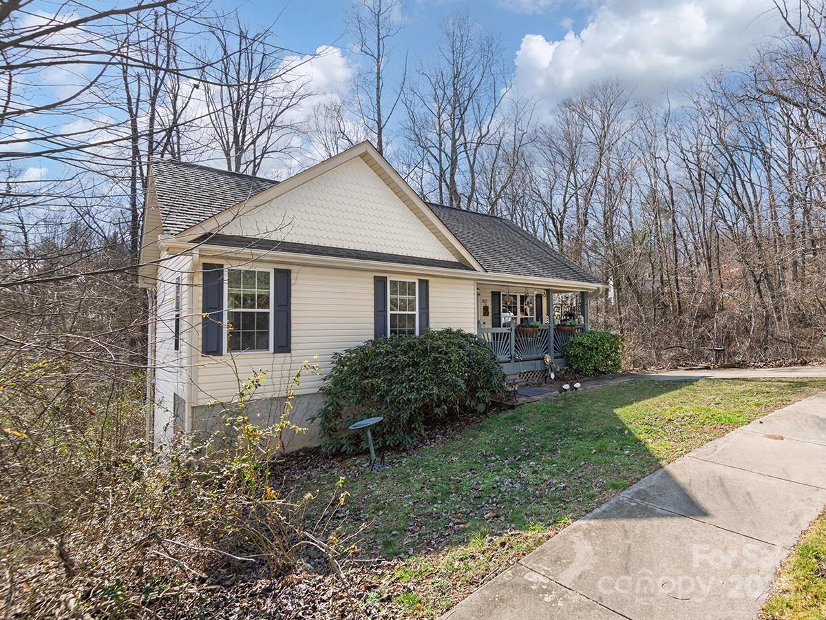 40 Oakcrest Place