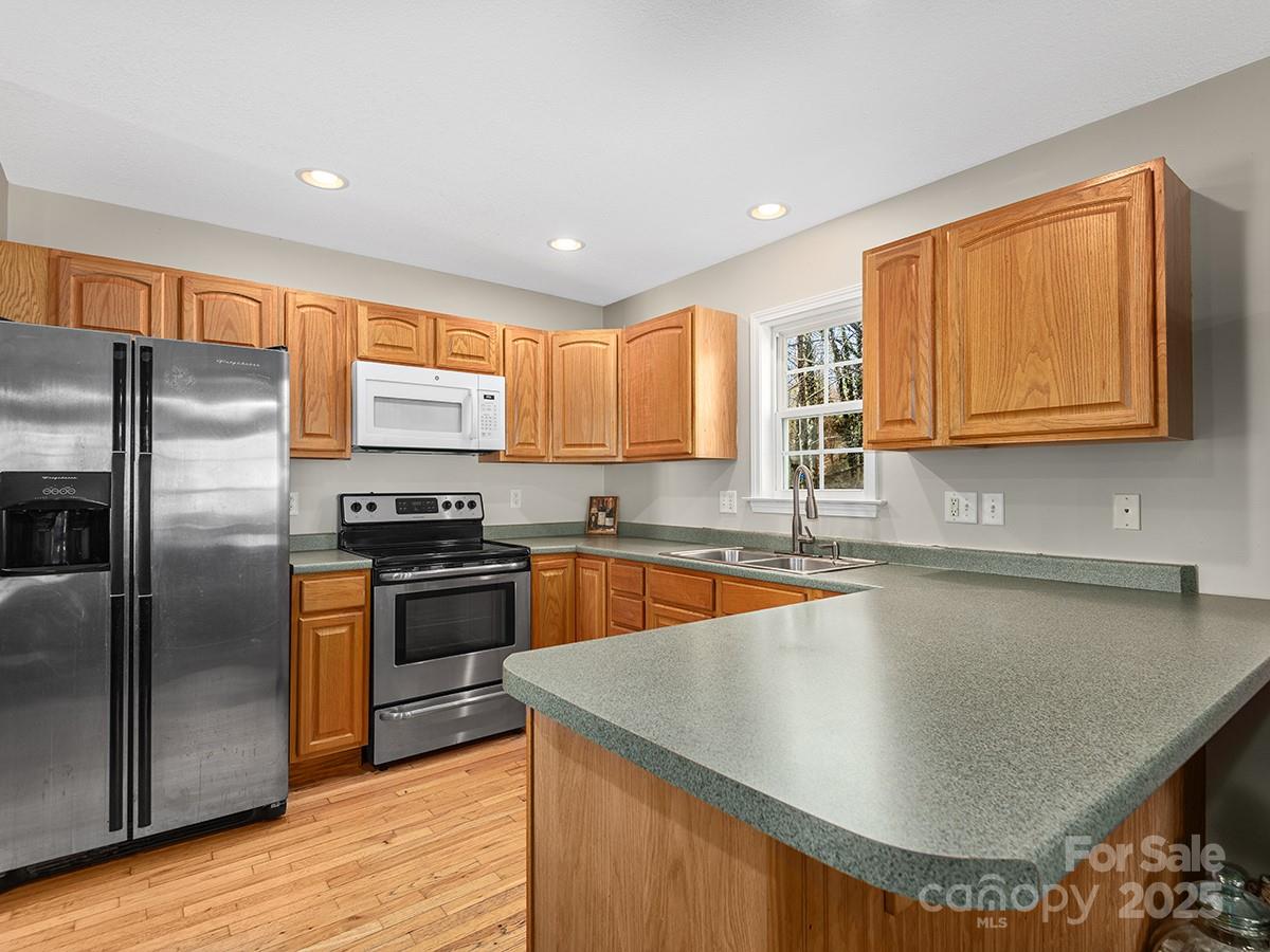 40 Oakcrest Place