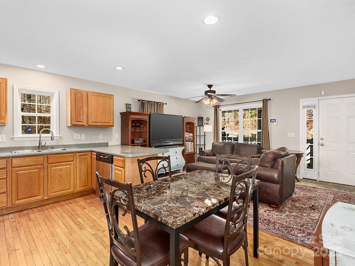 40 Oakcrest Place