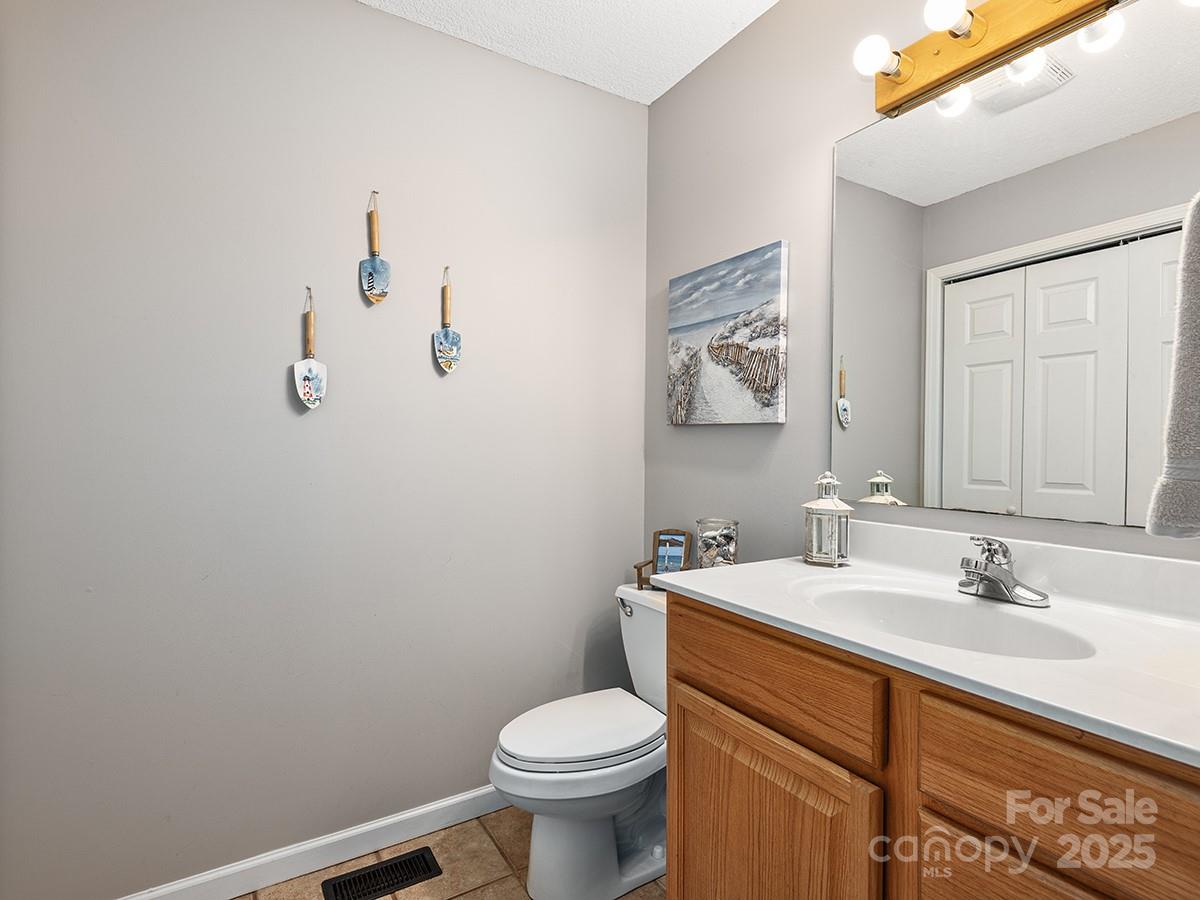 40 Oakcrest Place
