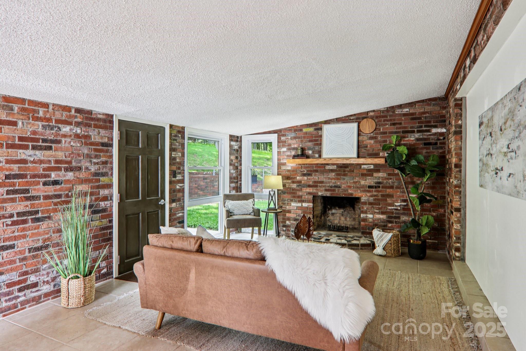 324 Old Leicester Highway