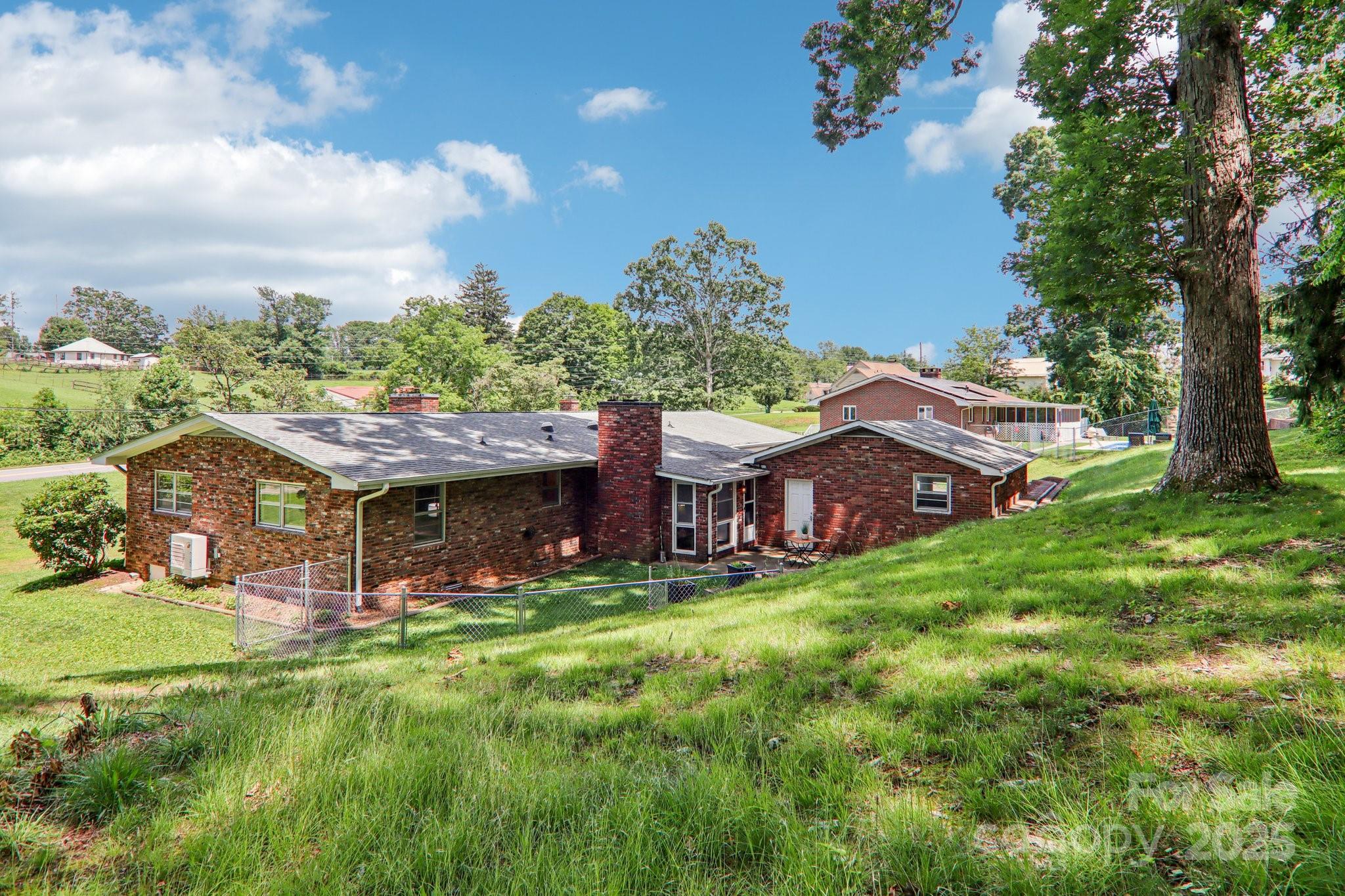 324 Old Leicester Highway