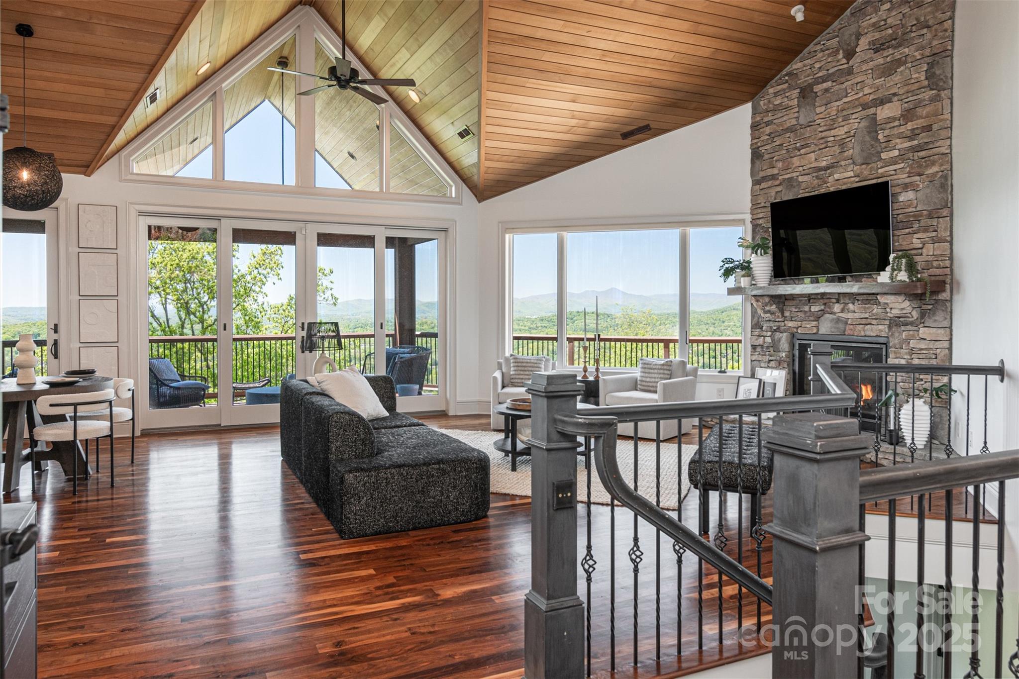 21 South Point Drive