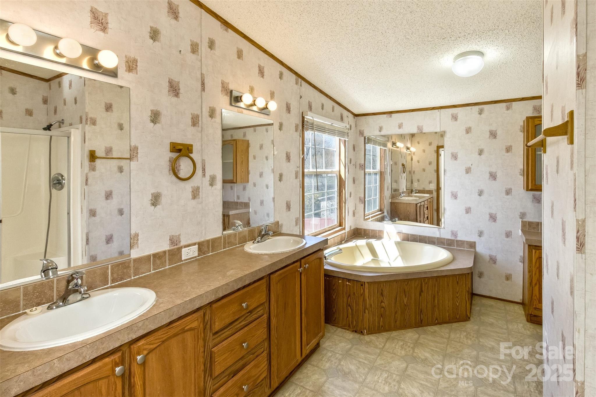 18 Evelyn Acres Drive