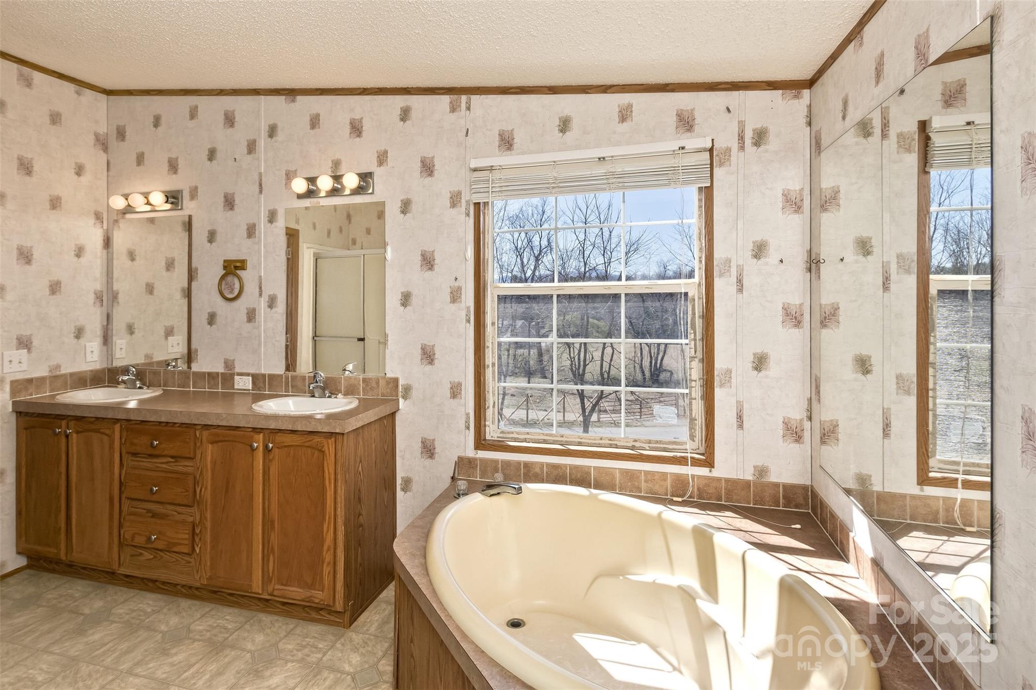 18 Evelyn Acres Drive