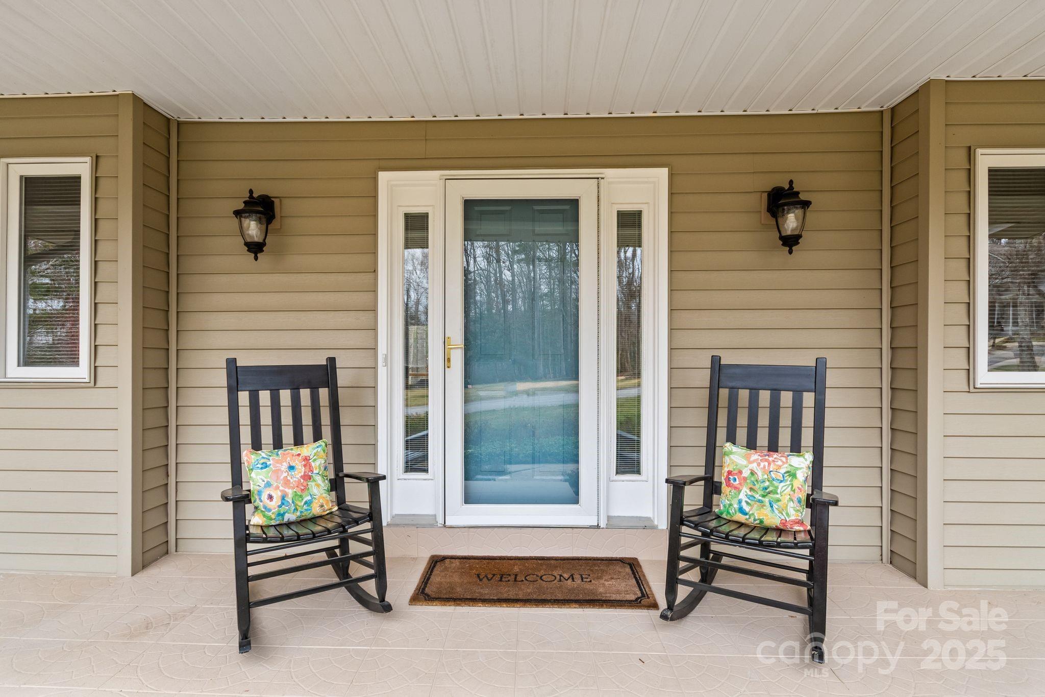 17 Sweetwater Oaks Drive