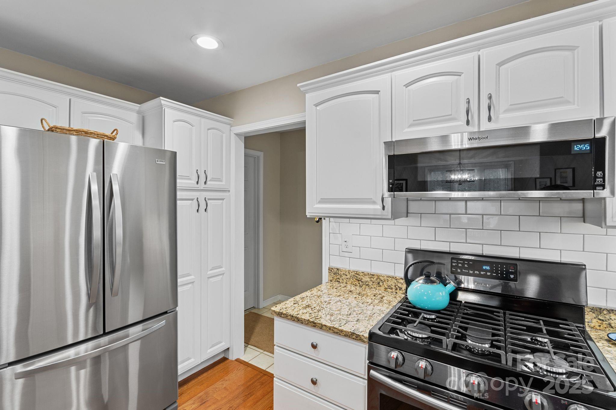 17 Sweetwater Oaks Drive