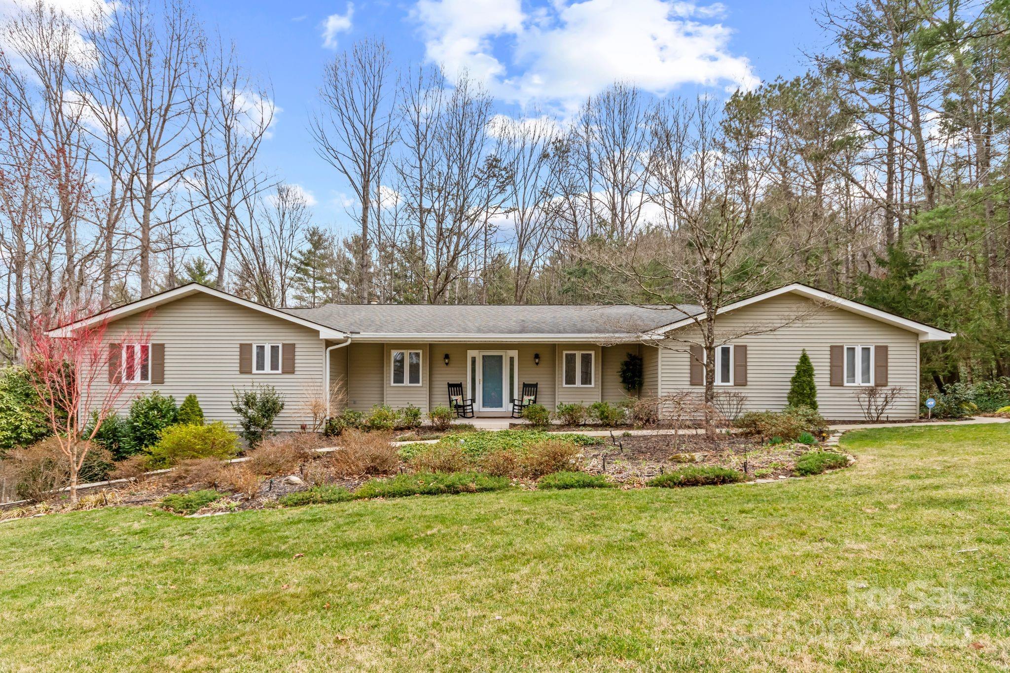 17 Sweetwater Oaks Drive